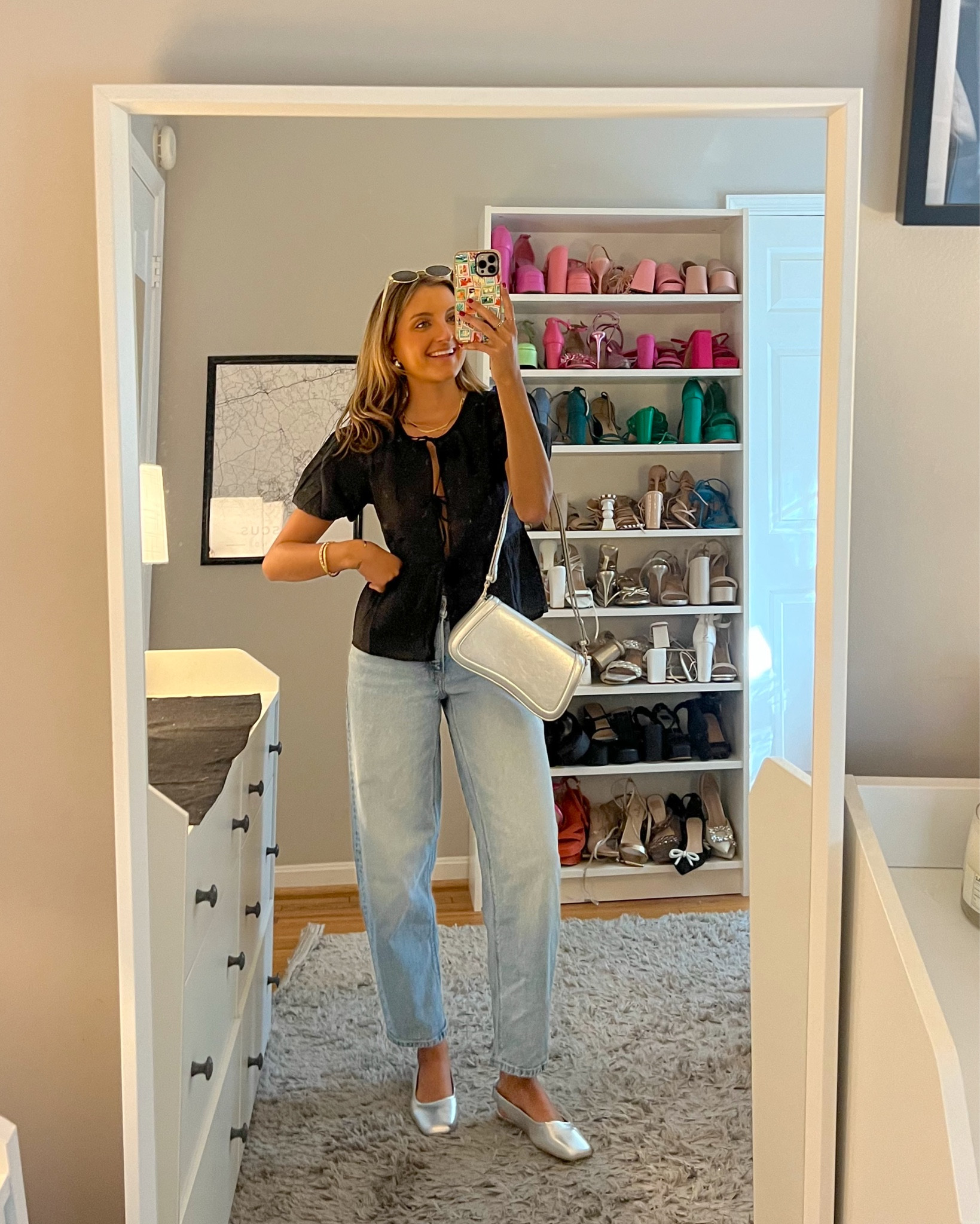 easy everyday fall outfit idea from American eagle! 🍁🧡

wearing a size XS puff top and 000R barrel jeans 