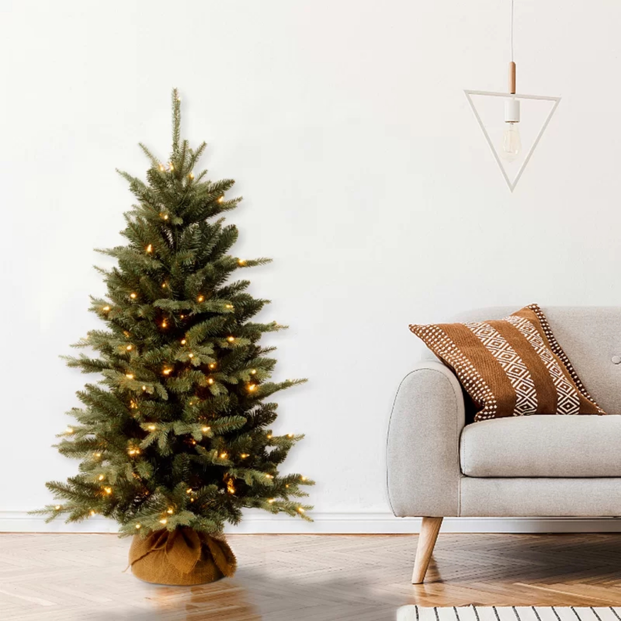 Harper’s 4 foot Christmas tree. This is a really stunning tree  