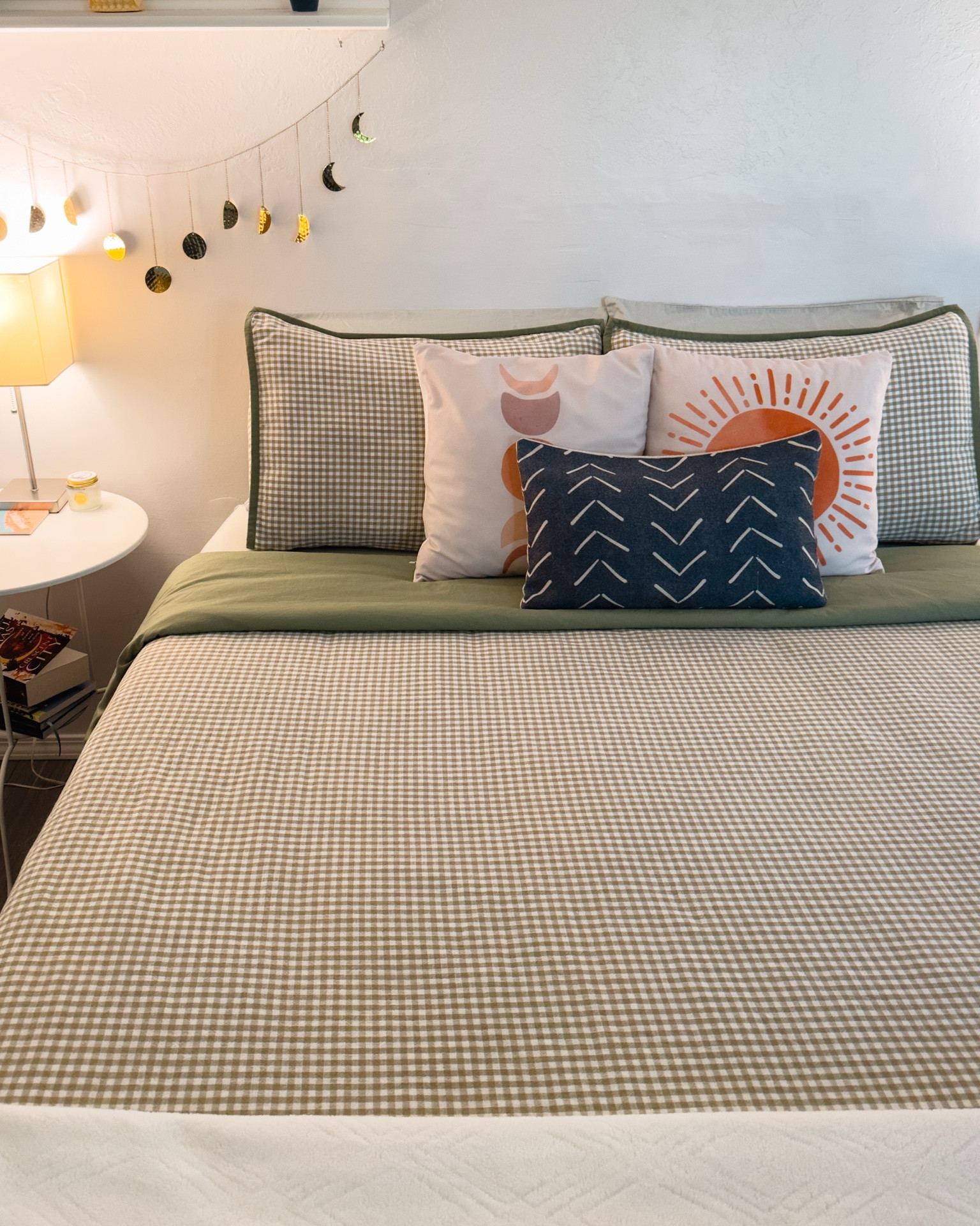 One of my favorite Target finds! ✨ Cozy, aesthetic, and perfect for creating a warm, inviting bedroom.

¡Uno de mis favoritos de Target! ✨ Acogedor, bonito y perfecto para crear un dormitorio cálido y con mucho estilo.

#ginghamduvet #cottagecoreduvet #CottagecoreHome #targetfind #farmhousebedding

#LTKSeasonal #LTKHome #LTKdayinmylife