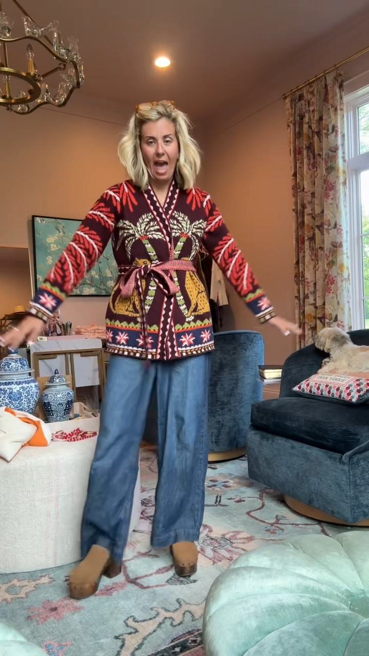 A moment for this outfit!! 
Tank -  xs
Cardigan - xs 
Jeans - xs
Clogs - 8 tts 
*Mersea - code Catherine15
*Allie + Bess - code Catherine20
*Boden - 9Q3A