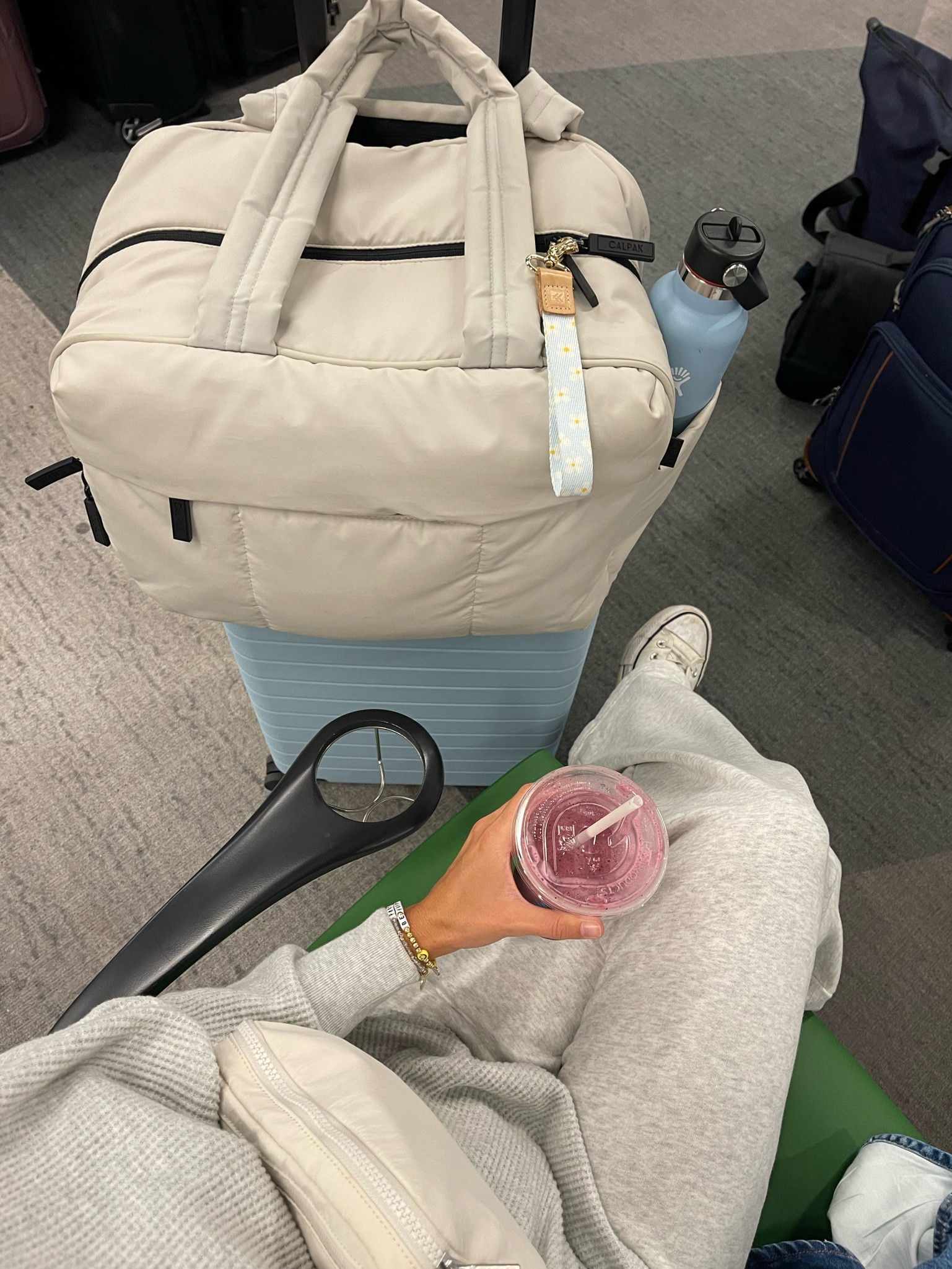 i tested if my calpak luka duffle bag fits under the seat during