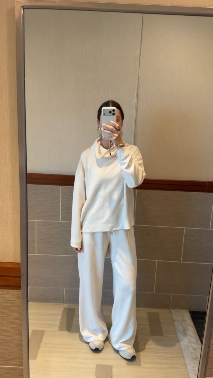Travel outfit - love this set it’s so comfortable!!!