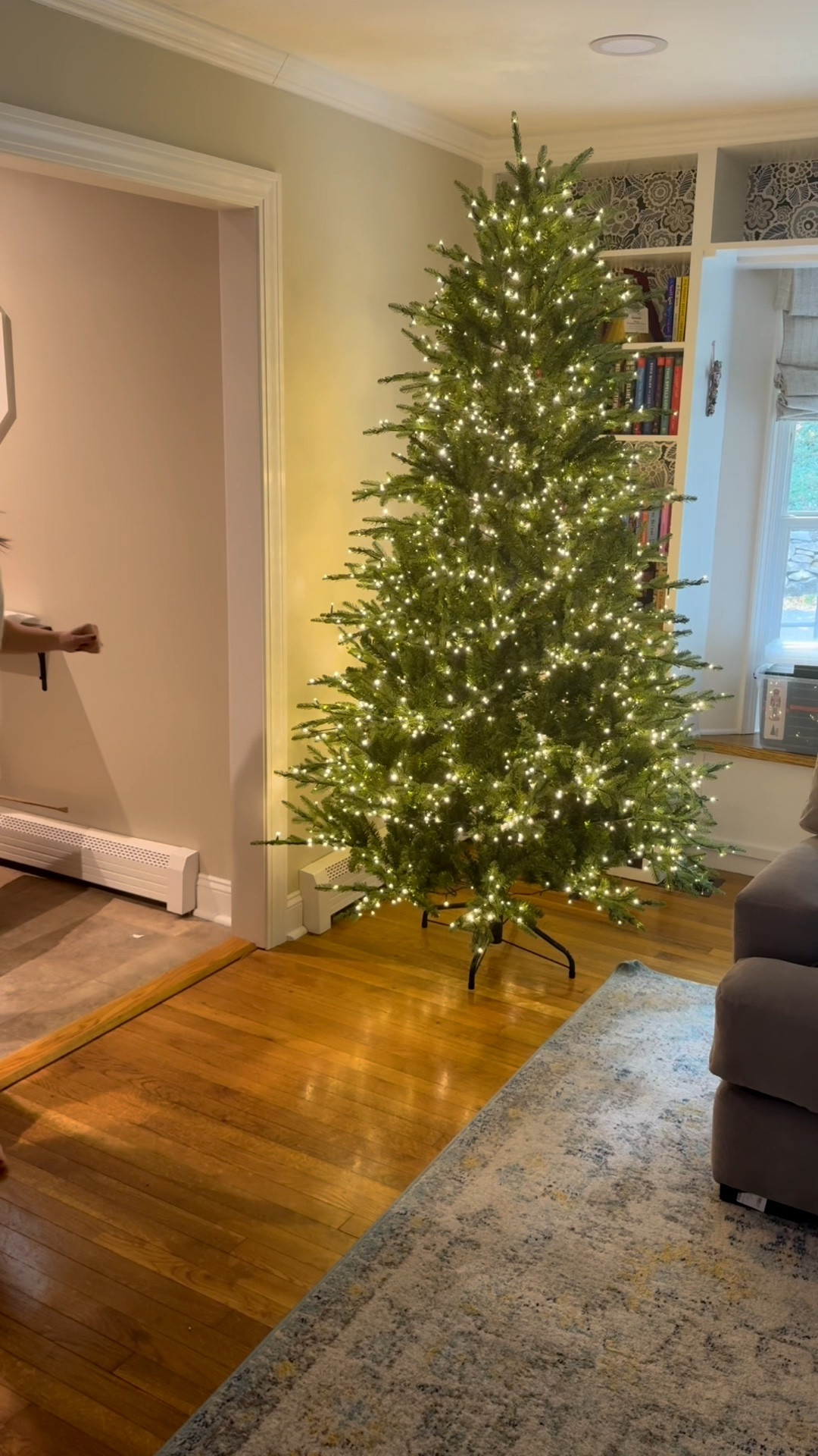 Viral twinkling Christmas tree is back!!!! It’s so good & looks so real ✨🎄

We have the 7.5’ full

#LTKHome