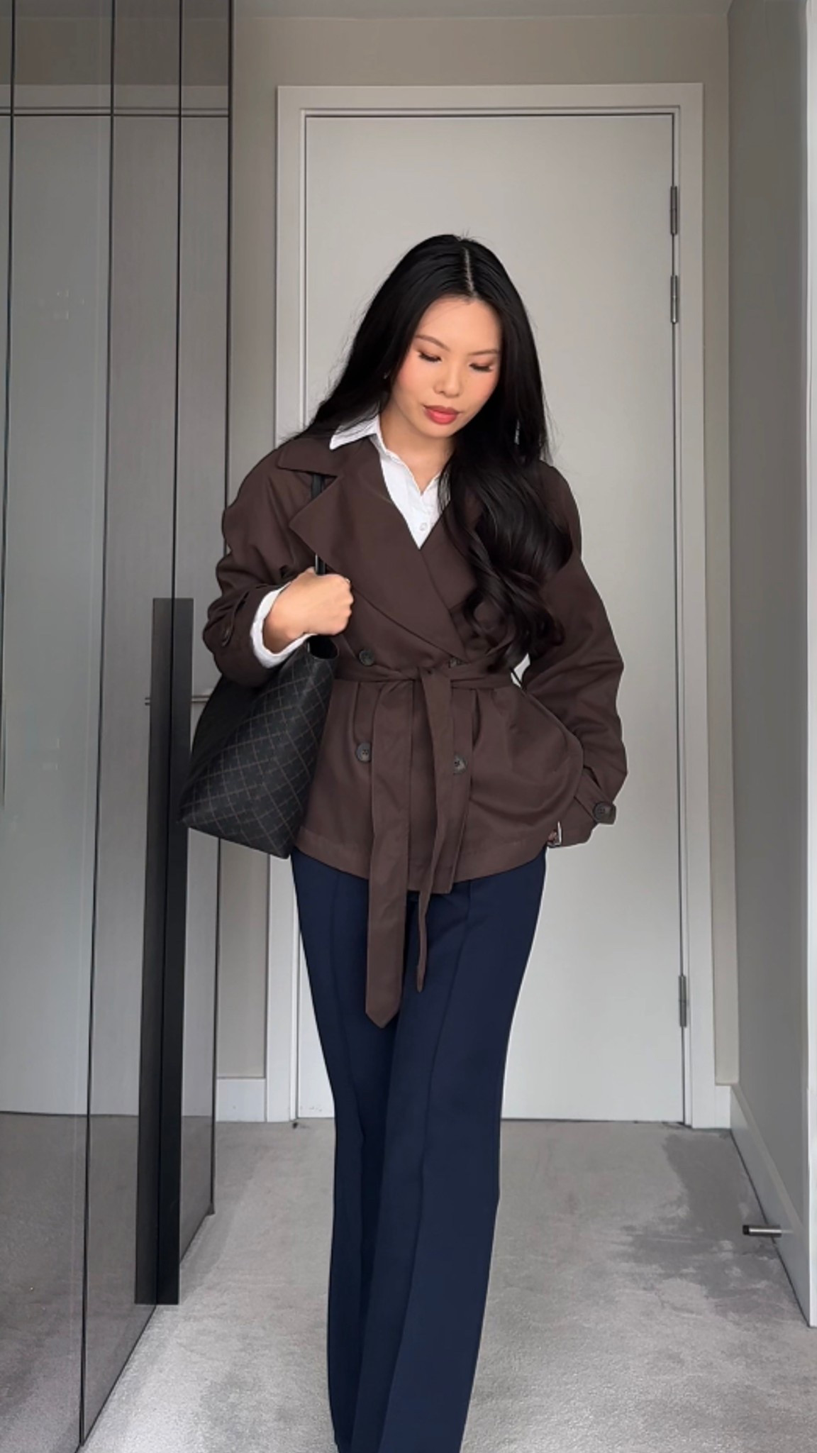 Autumn office outfit

Jacket • XS
White shirt • XS
Trousers • UK 4
Belt • XXS

#LTKworkwear #LTKuk #LTKautumn