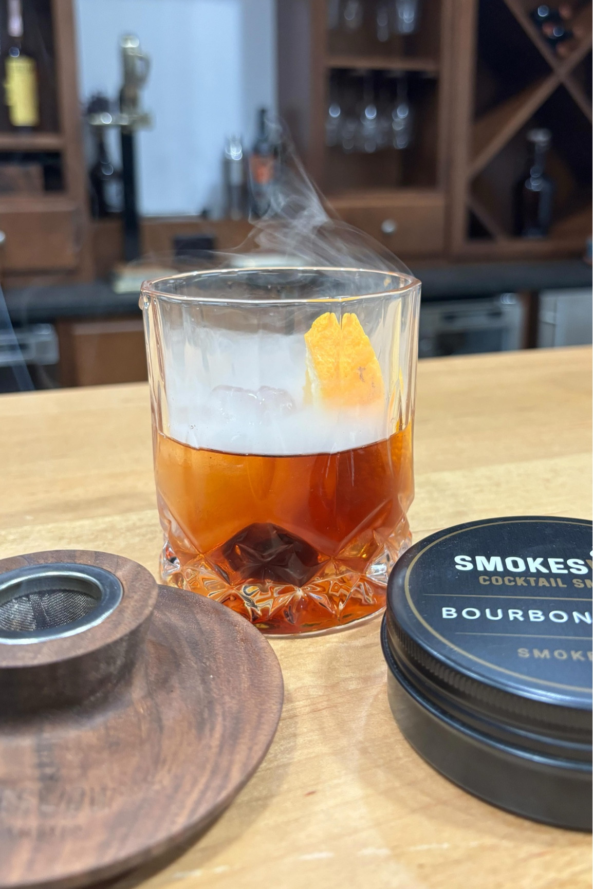 
Your bourbon loving family and friends will love 🥃 

#bourbon #cocktails #cocktailsmokers #kitchentorch #bourbonwhiskey #cocktailrecipes #giftideas #guygifts