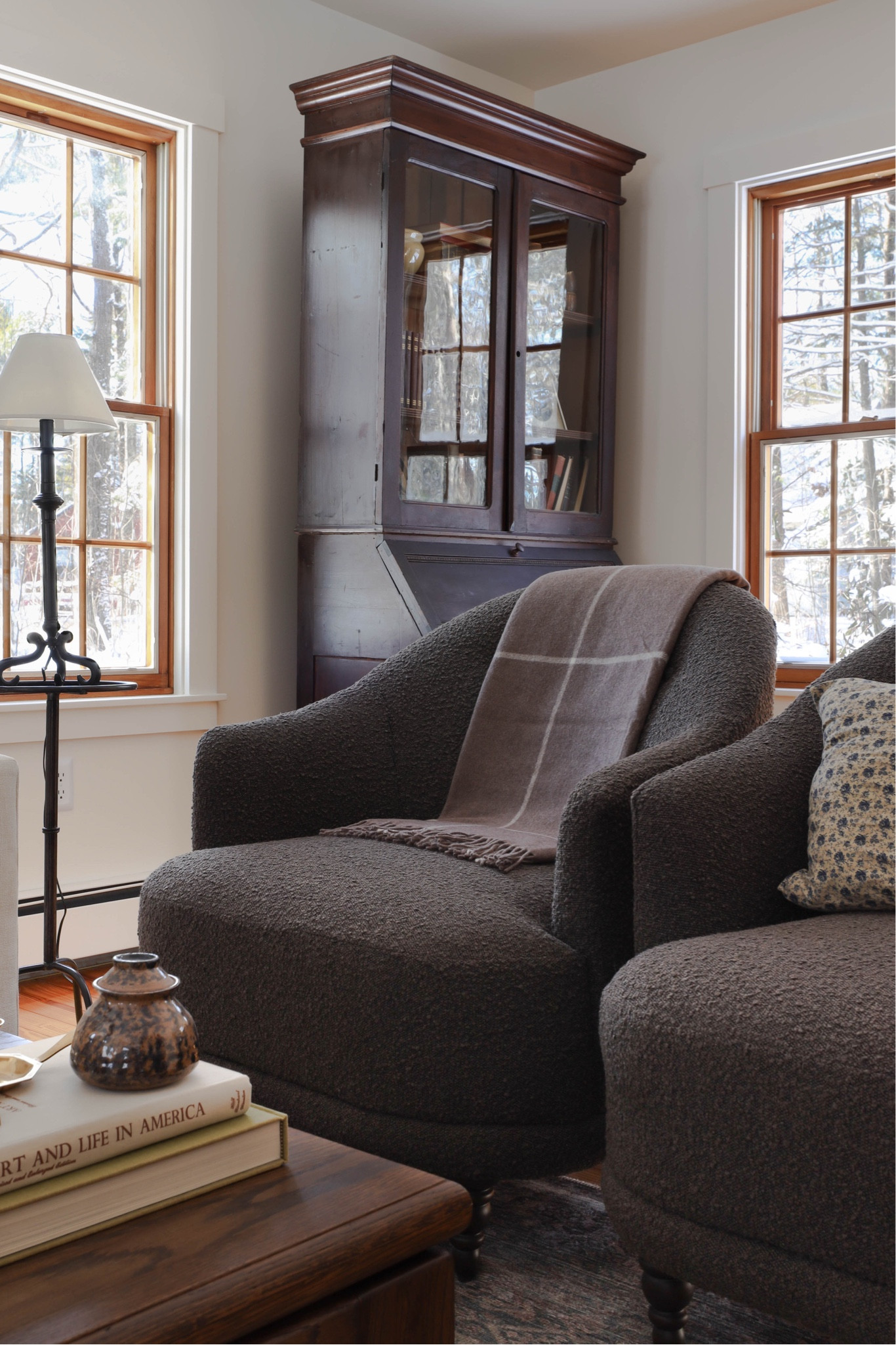 My vibe for our home will be a little Grandma chic & a little rustic cottage core. Which means that glass vases with embossed braiding, pillows with ruffle trim, painted plates and teacups, and plaid blankets will be part of the decor. Linking a few of my favorites from @perigold. #perigold #ad #perigoldpartner #paidlink @landsdownunder #landsdownunder