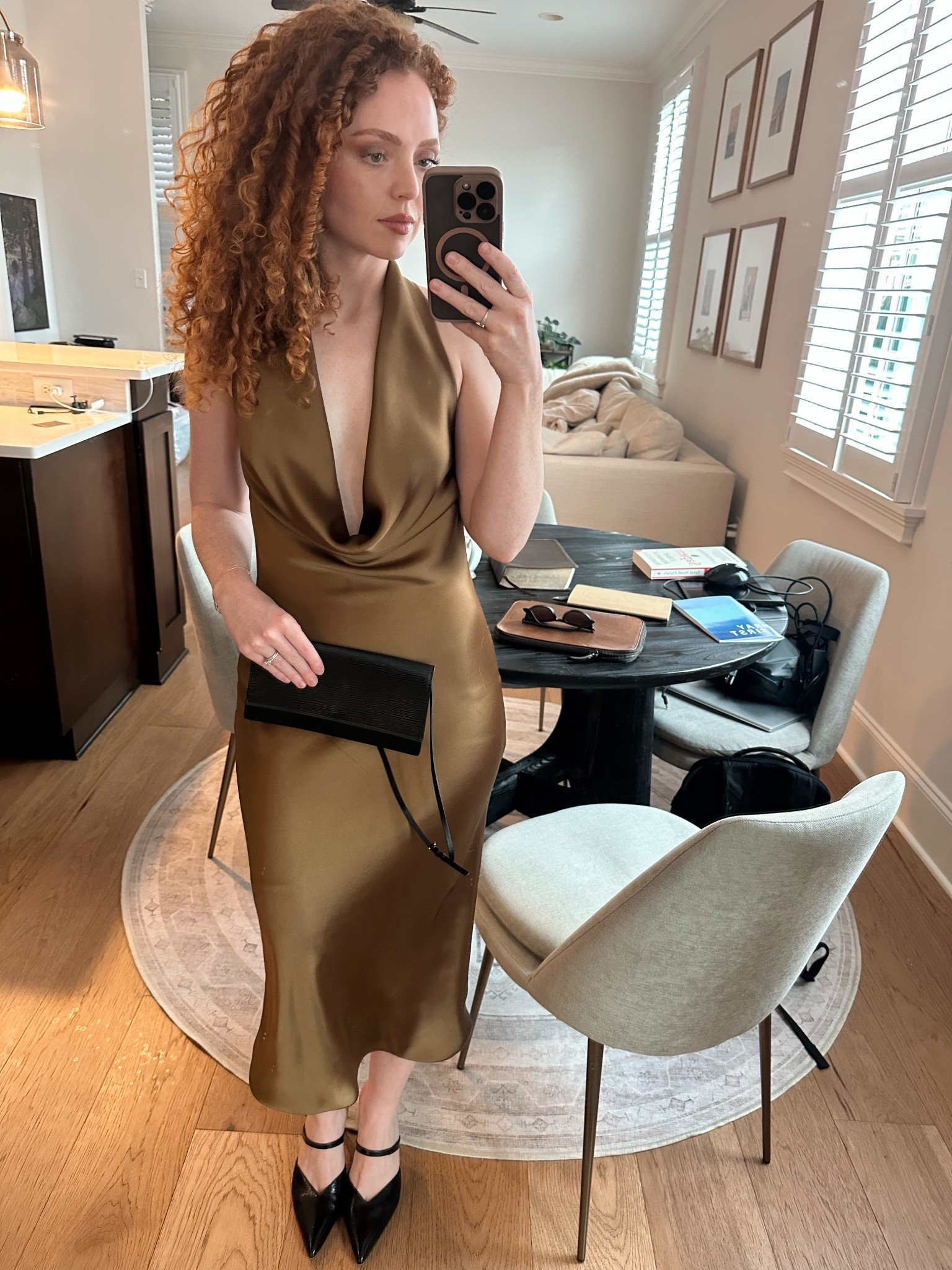 Wedding guest 🖤✨
Dress is from revolve but I couldn’t find it to link it! 