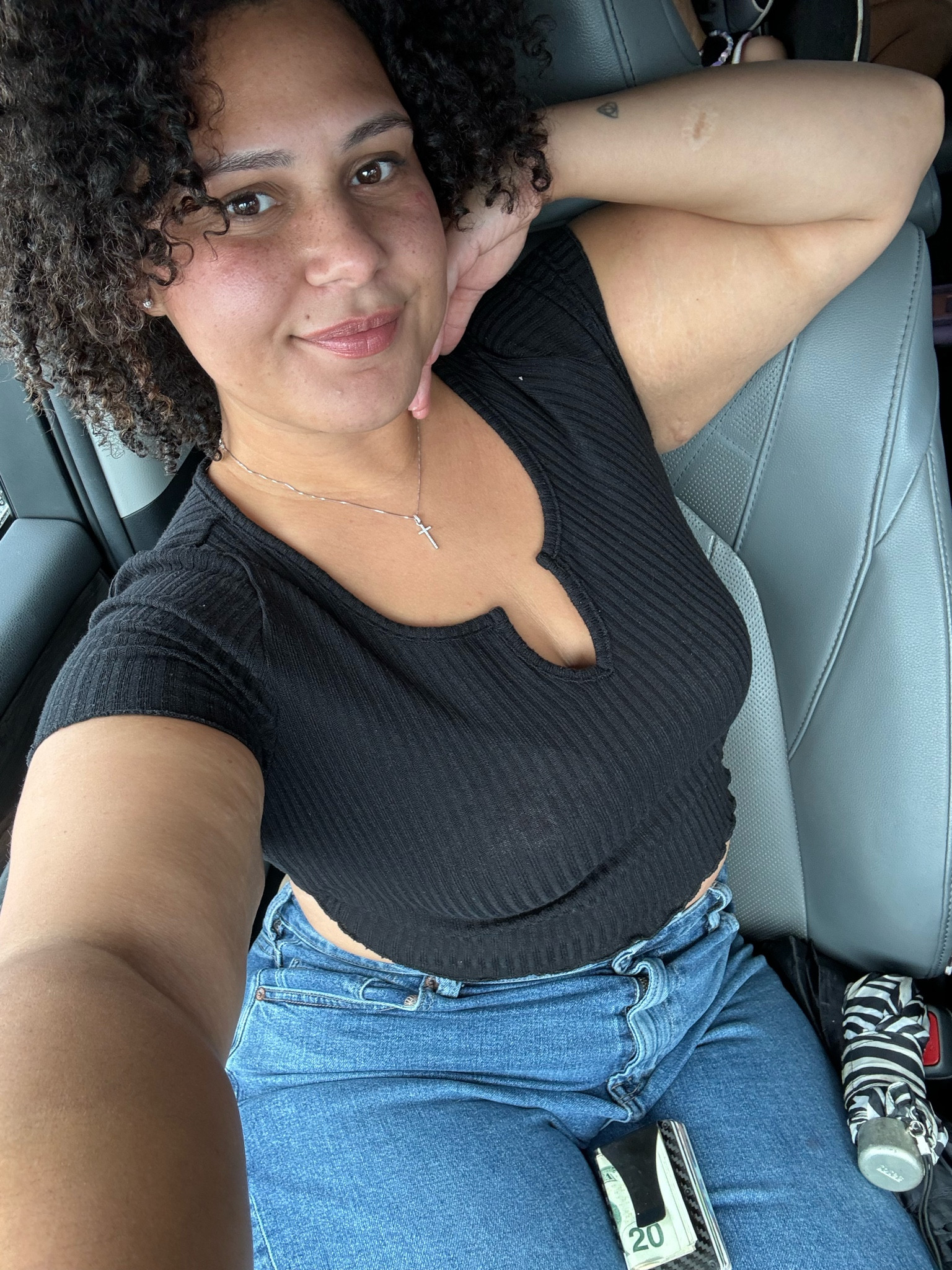 Quick trip to Philly 🖤 American eagle jeans and a black crop topp

#LTKFindsUnder100 #LTKMidsize #LTKFindsUnder50
