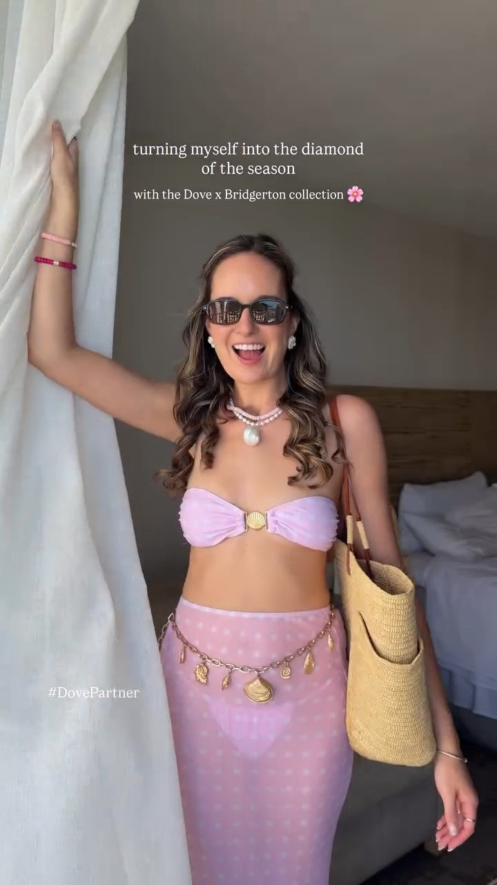 #dovepartner feeling like the 💎 of the season with the @dove x Bridgerton Collection! I may have traded in the ton for the Hawaiian beaches, but these limited-edition scents are making me feel like royalty (especially the Raspberry Rendezvous scent)! Shop now exclusively at Target 🌸 #dovebridgerton