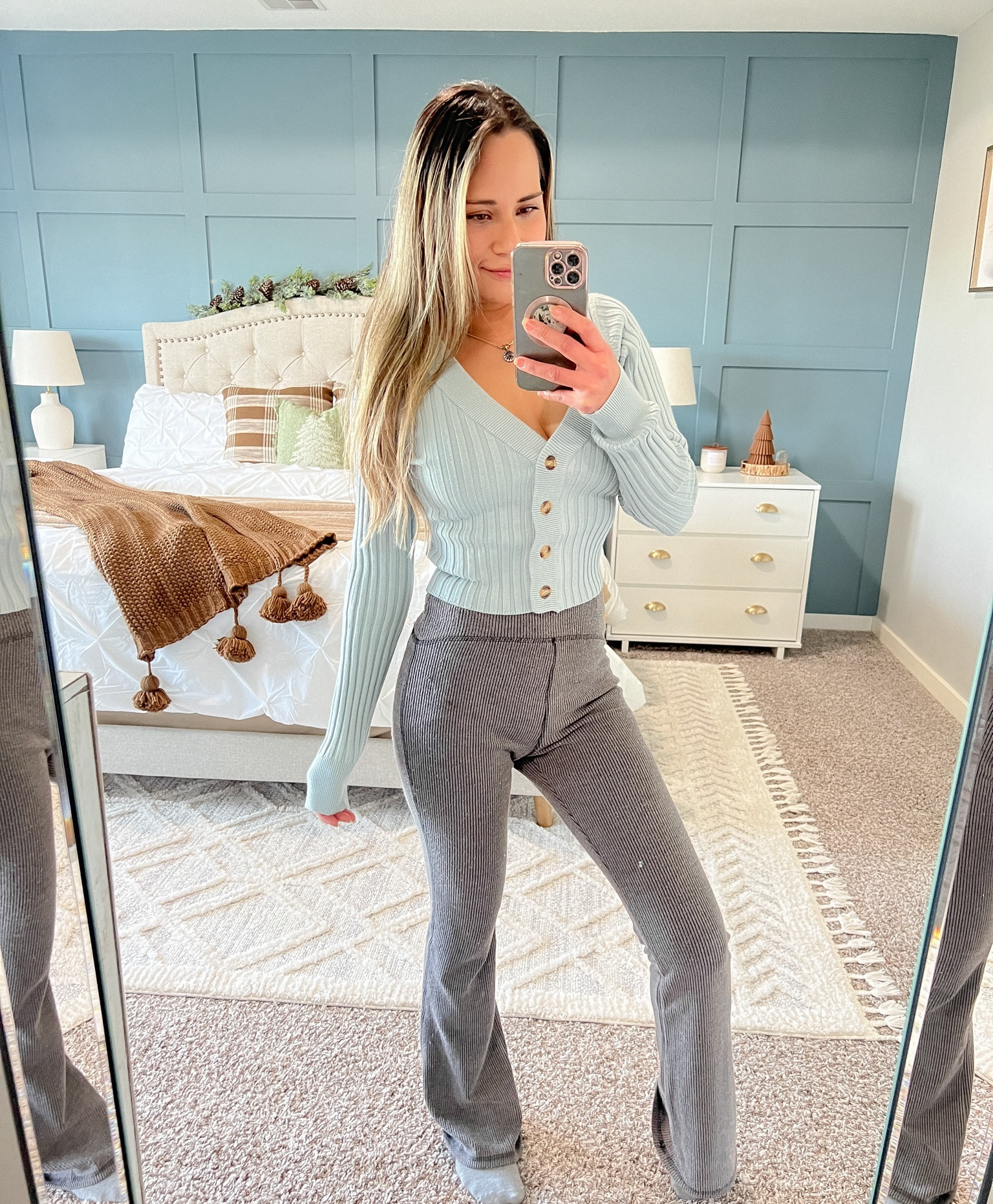 I tried these pants from Target and I loved them. Pretty fit on hips and thighs being high waisted (Are making me a favor🥹)  Not that warm for the winter outside but very comfy and thick enough for freshy days. (You can also wear warmer pants underneath though) Highly recommended. 👍

#ltkfashion #winterfashion #targetfinds

#LTKsalealert #LTKmidsize