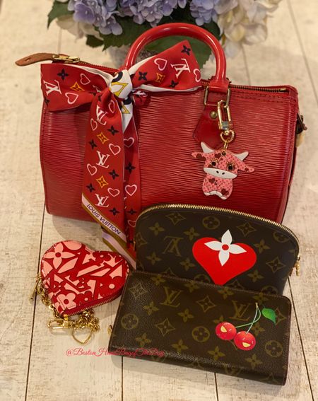 Happy Wednesday and day 17 of Bag Switch. My new to me, preloved vintage LV Epi Speedy 30 in red with some matching SLGS: LV bandeau, ox charm, Valentine’s Day Heart Coin Purse, Game on Cosmetic Pouch, Cerises wallet. 

#LTKstyletip #LTKitbag