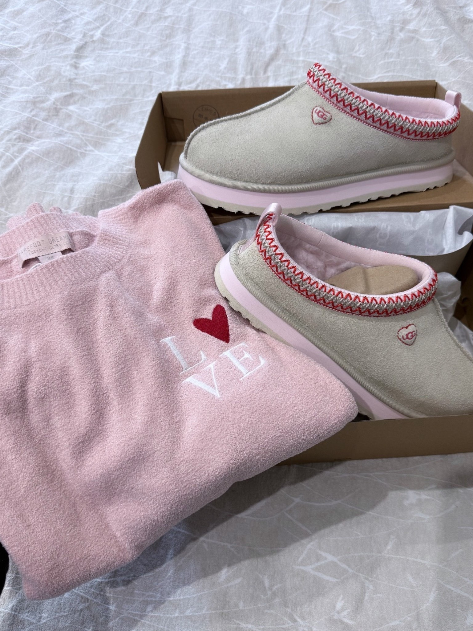 Perfect Valentine gift for the girls ❤️

Pro tip: I wear a 7.5 women’s shoe and the kids 6 fits perfectly—for $55 less!

#LTKValentine #LTKSeasonal #LTKmomlife