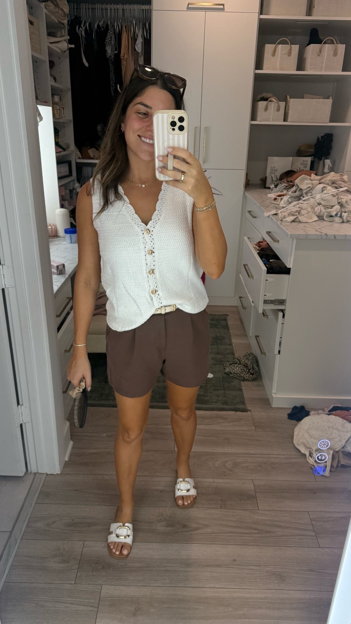 I can’t stop wearing this top & these shorts!! So good

Medium in both 🤗