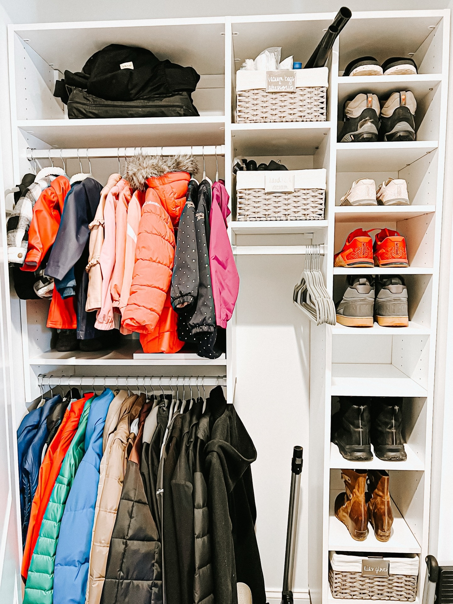 It’s time to bust out all of the winter gear for everyone across the country who is dealing with the snow and freezing temperatures ❄️

We want to know -
Is it snowing where you live?