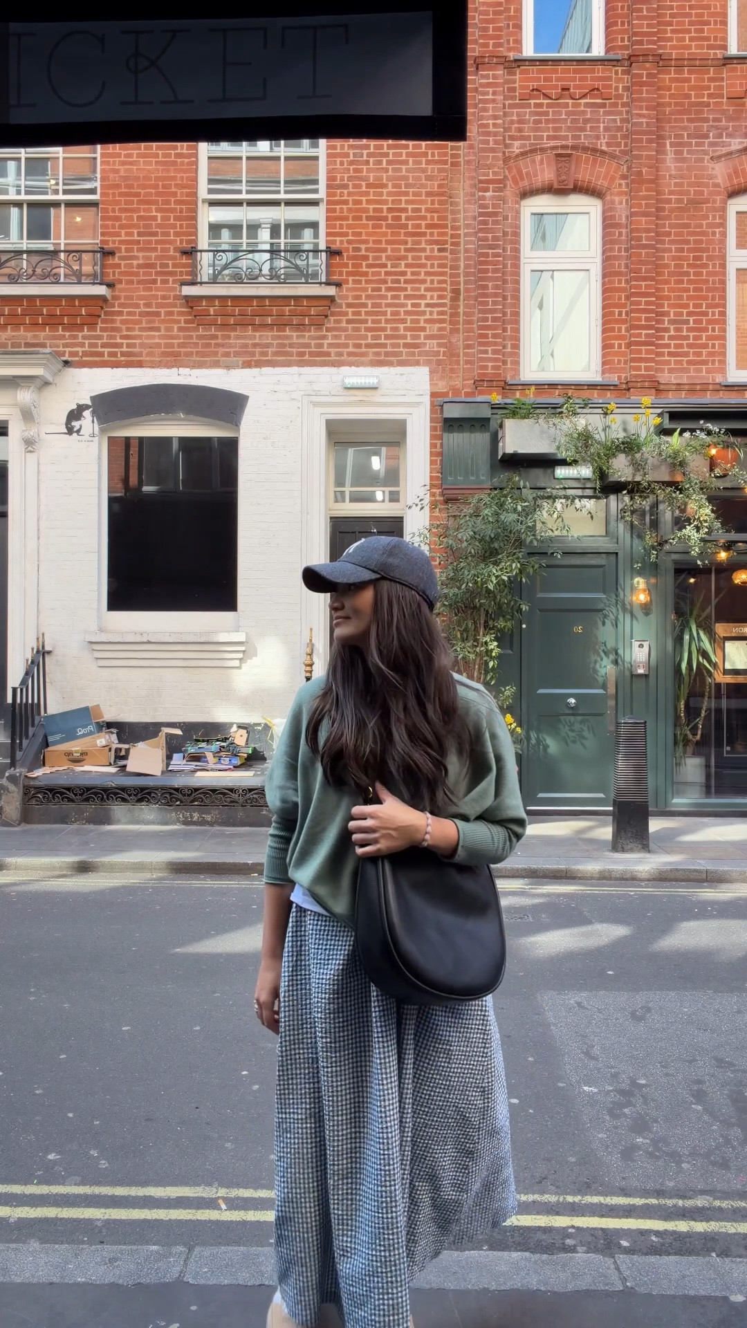 Made it to London ♥️ sharing my mom travel ootd as I pop out to get groceries for the kids after our flight. PS… this AALLYN purse is the best travel bag ever.. period.

#LTKTravel #LTKdayinmylife #LTKmomlife