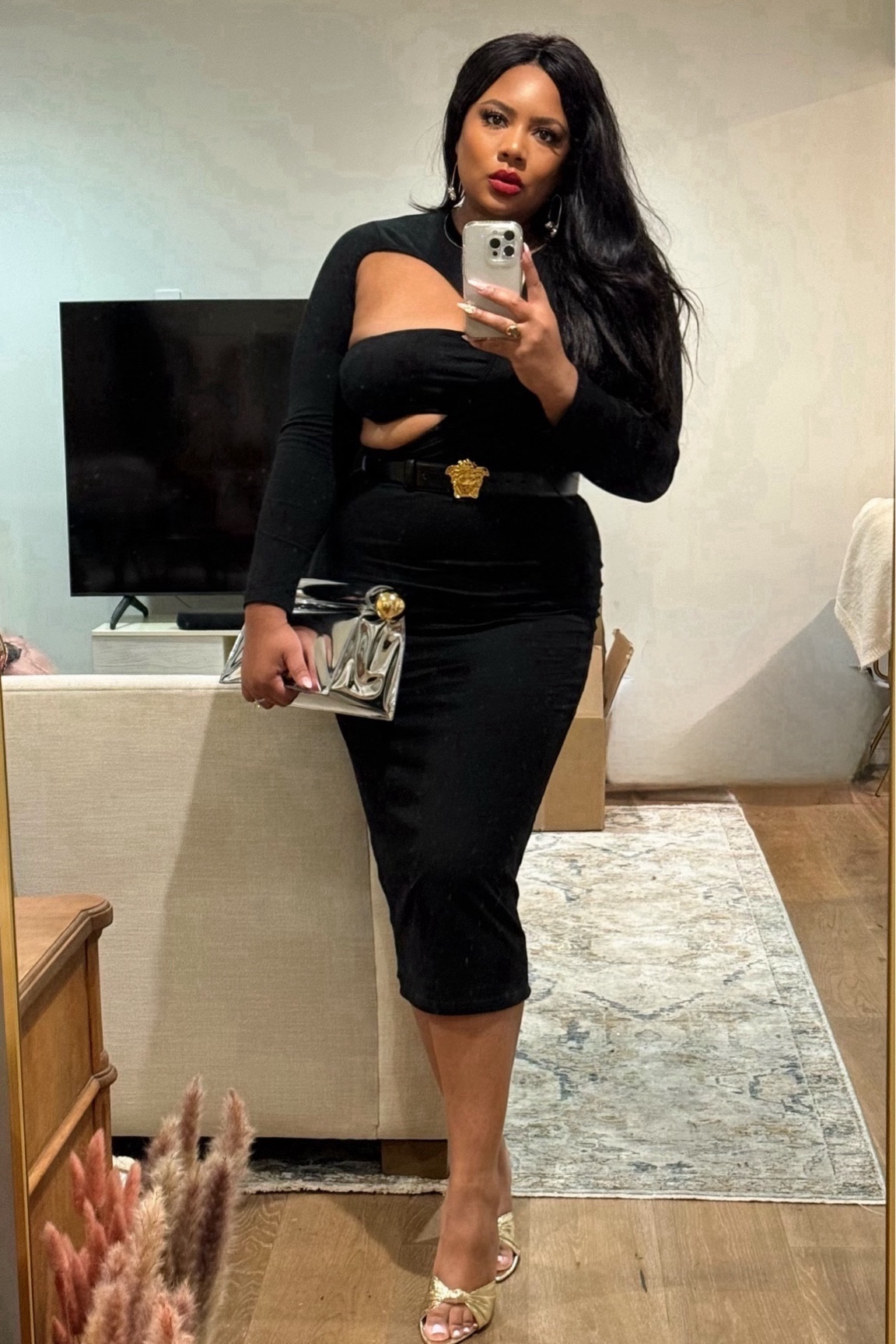 Splurge VS Steal: Date night outfit.

This sexy chic little black dress and gold vintage inspired kitten heels were steals from SHEIN. Pairing them with handmade gold necklace from Italy, a timeless Versace La Medusa belt and the hard to find and absolutely stunning Le pochette rond carré Silver bag (happy birthday to me!) made for a classic feminine date night look! 

#LTKfindsunder50 #LTKmidsize #LTKitbag