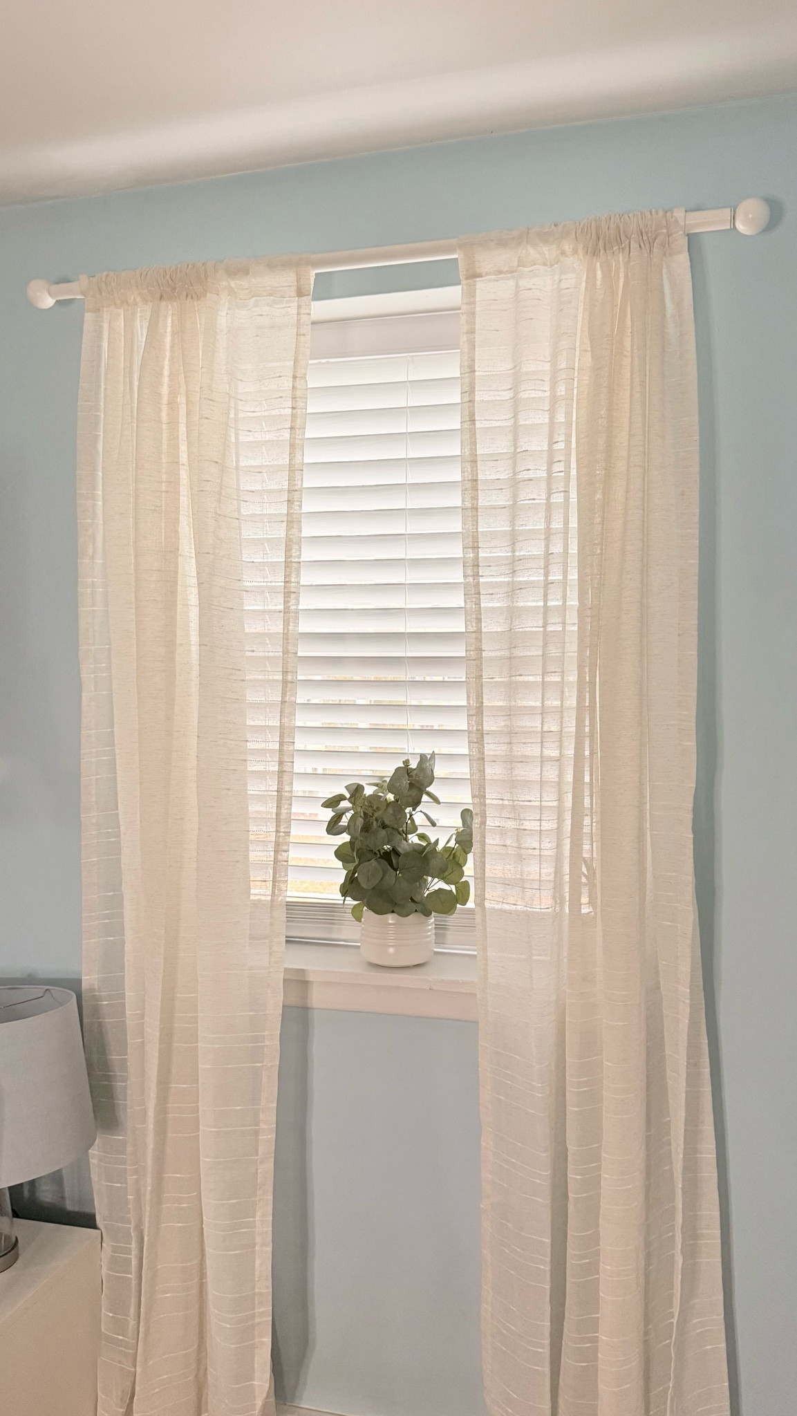 #ad New favorite additions to my bedroom from @Lowes—natural drapes that brighten the room and realistic artificial eucalyptus for a fresh, effortless look. #LowesPartner


#LTKFindsUnder50 #LTKHome