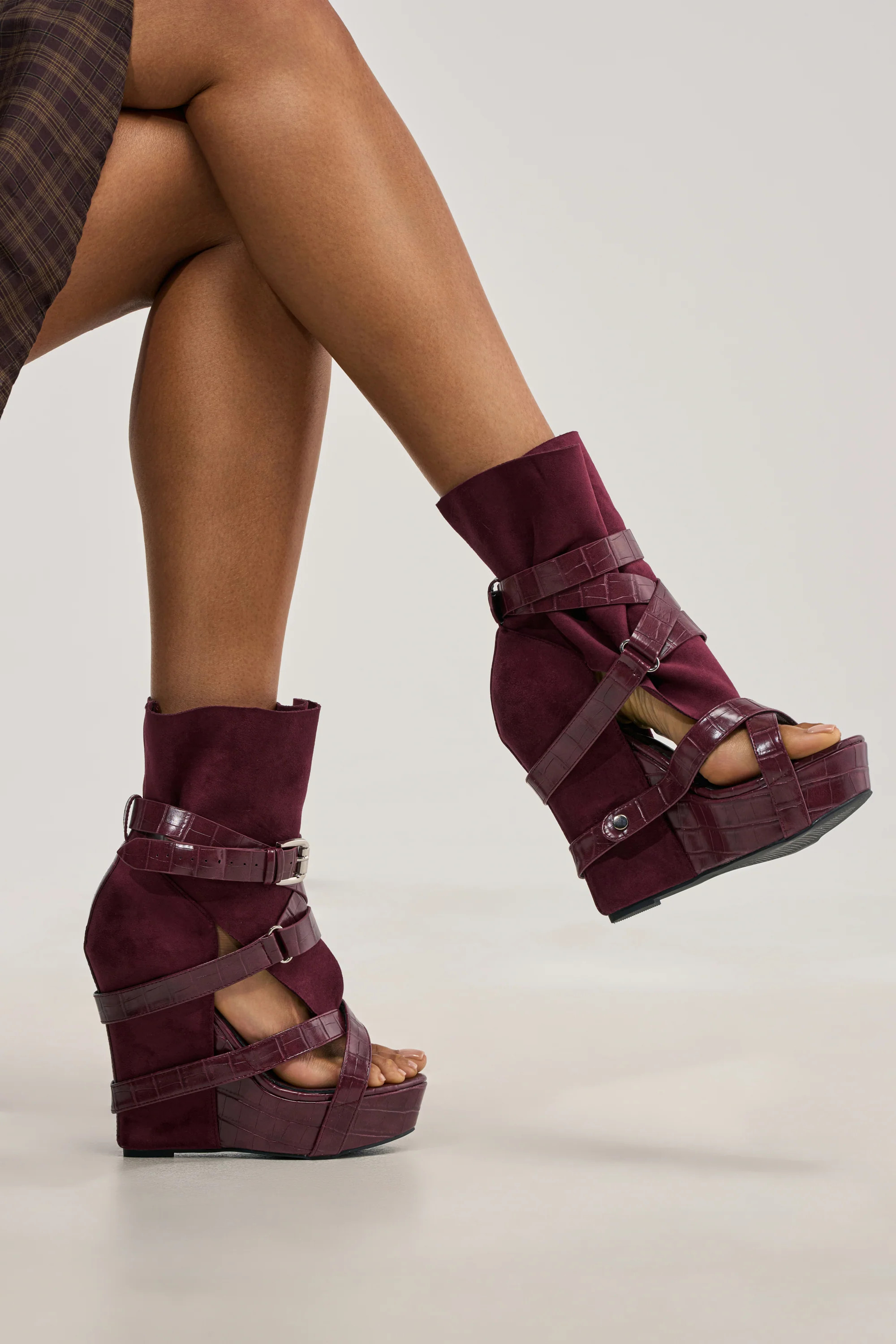 Rothko Wedge Sandal in Plum, Ankle Buckle | AKIRA | AKIRA