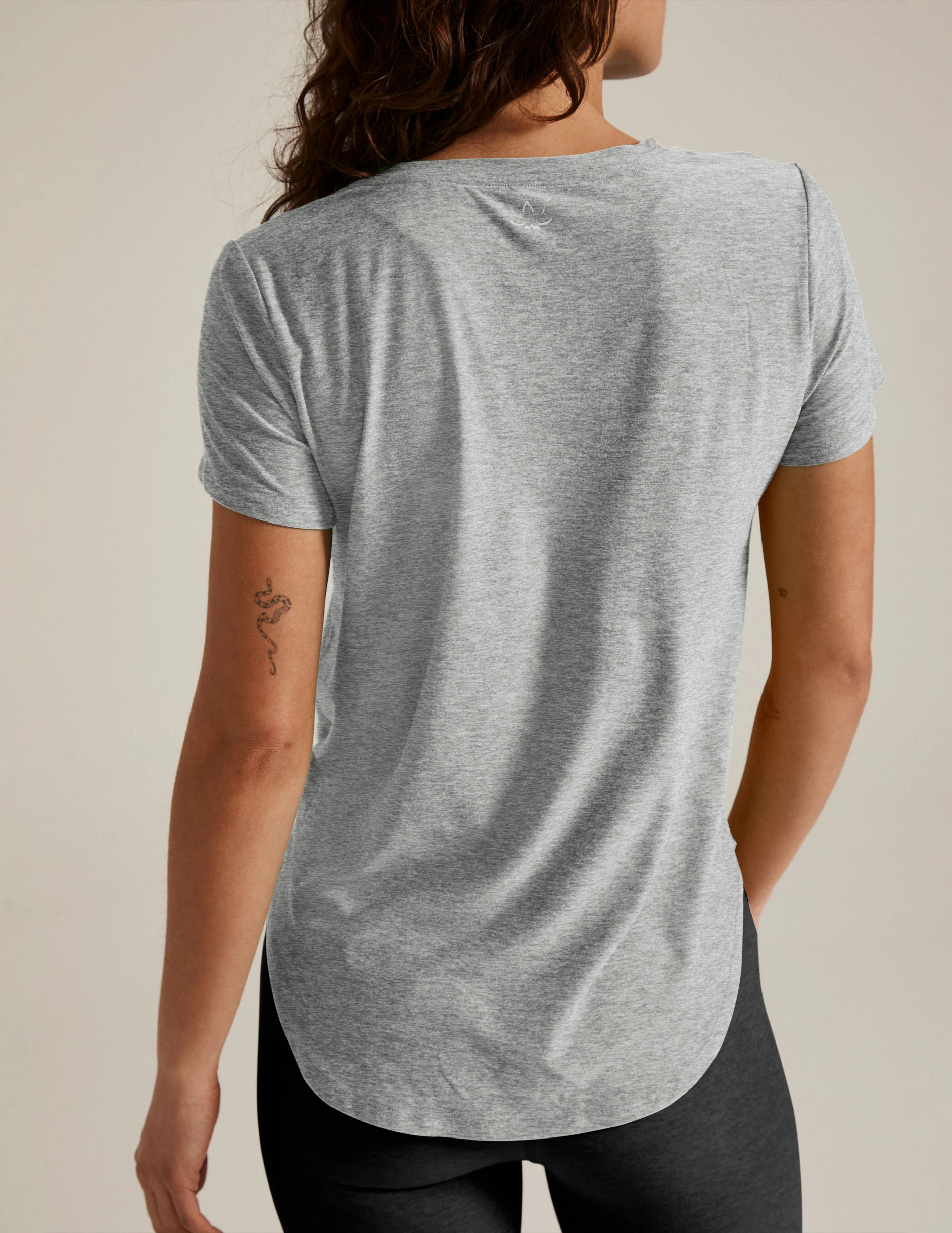 Featherweight On The Down Low Tee | Beyond Yoga | Beyond Yoga