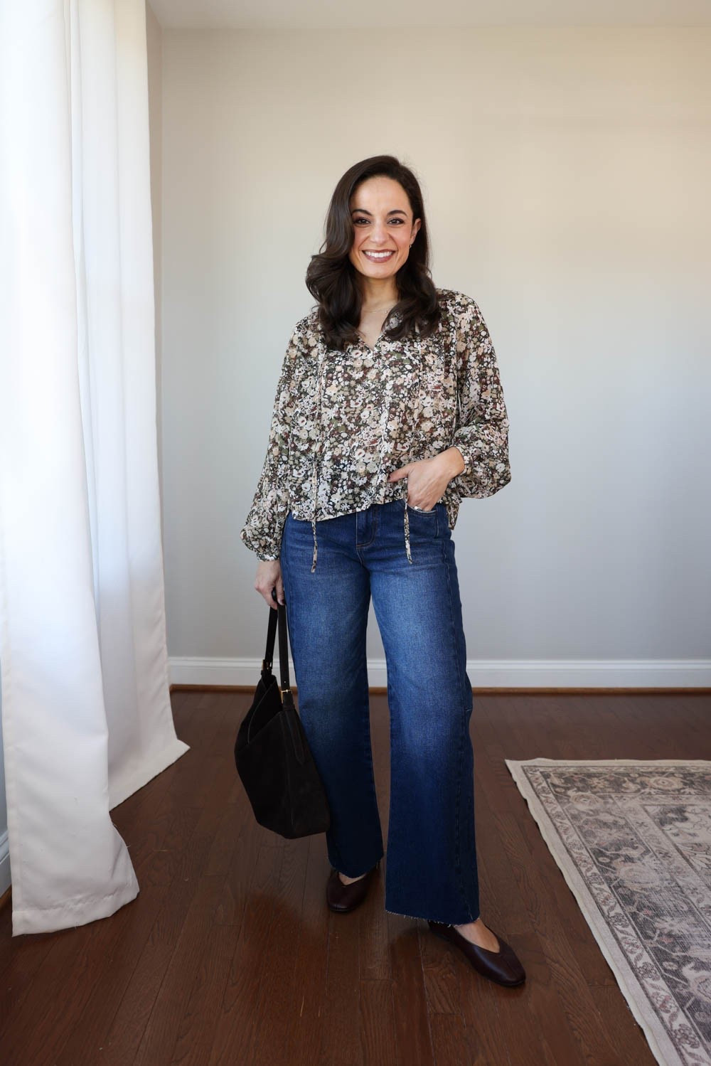 Testing the fit of petite jeans and pants from Kut from the Kloth - the verdict - a win! 

Meg Wide Leg Jeans: 00 petite / 10.25” rise / 27” inseam 
Floral top: petite xxs

For size comparison, I’m 4’10” 105lbs. My measurements are 32”, 24”, 36”. I typically wear petite xxs/00/24 and have a 25” ankle inseam and a 27.5-28” full length inseam.
