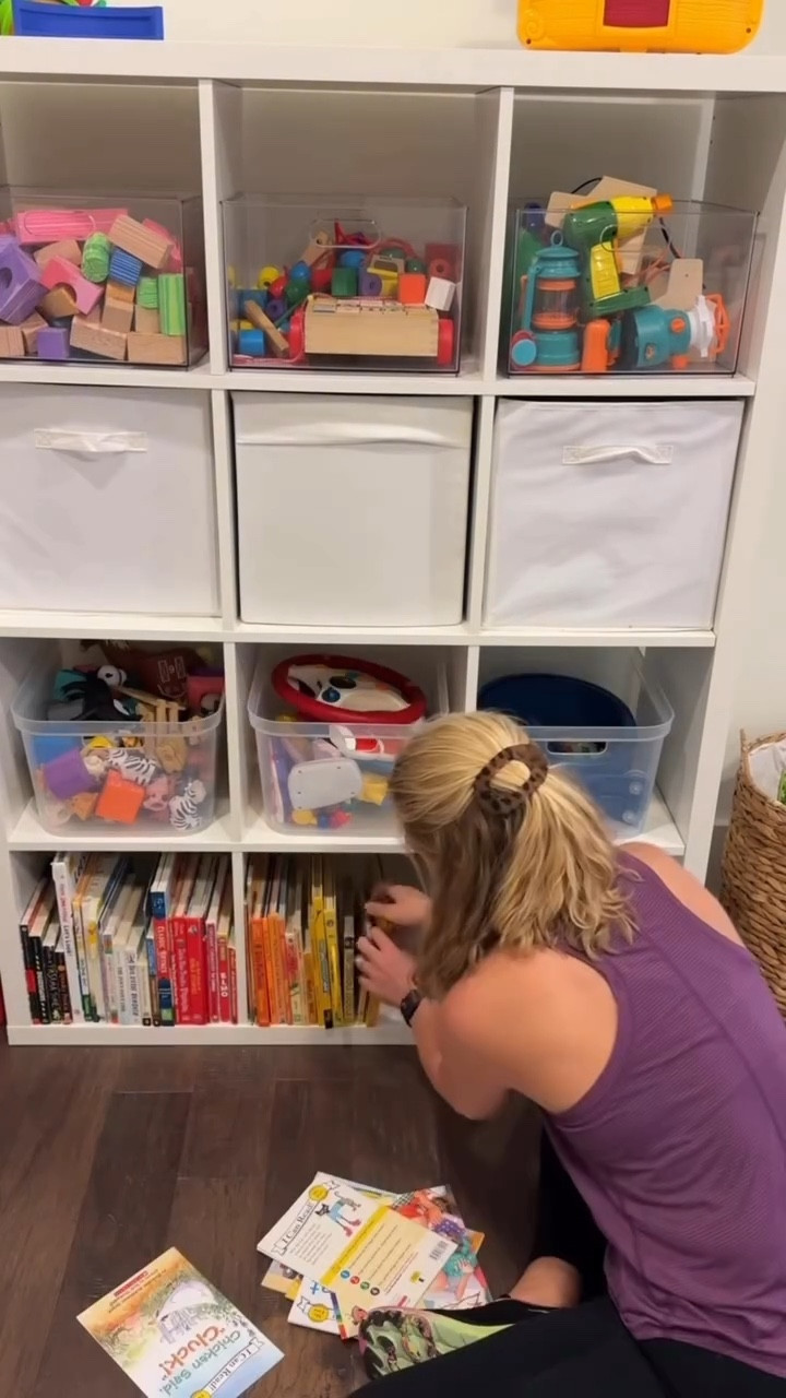 Throwing a little mid week motivation your way 📚Getting books in order by color makes for an easy way for littles to put them away, and it’s visually appealing. #books #playroomorganization #readingrainbow #professionalhomeorganizer #protips

#LTKKids #LTKdayinmylife #LTKHome