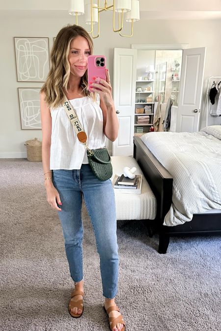 Admittedly, the option to wear jeans was short-lived here in Raleigh, but I still stand by this outfit 👌🏻A breezy linen top, denim shorts, and classic accessories make this a very re-creatable outfit with things you probably already own! 