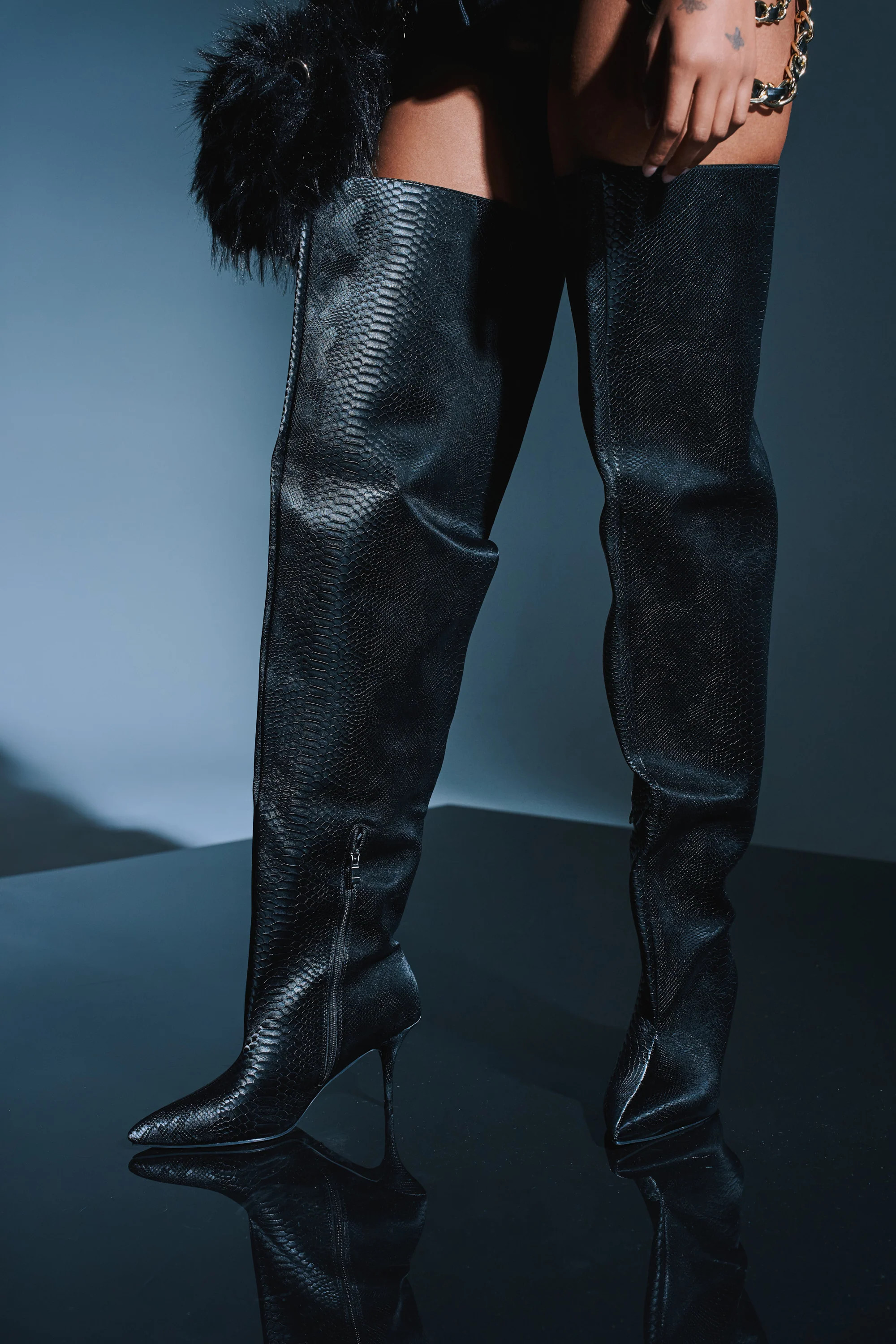 AKIRA Azalea Wang Halina Snake Thigh High Boot | Black | Size 7 | AKIRA