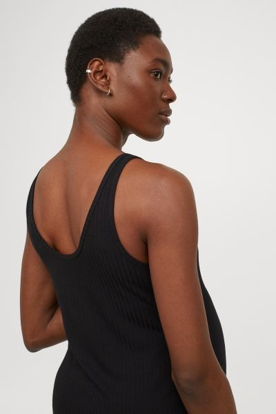 Fitted, sleeveless dress in ribbed jersey. Wide neckline, gathers at sides for improved fit over ... | H&M (US + CA)