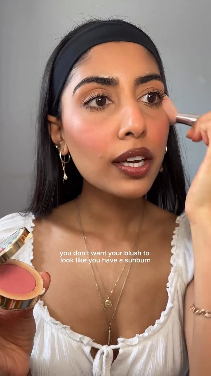 Yes I wear way too much blush and what about it?? @guccibeauty 
.
.
.
#blush #gucciblush #guccibeauty #summermakeup