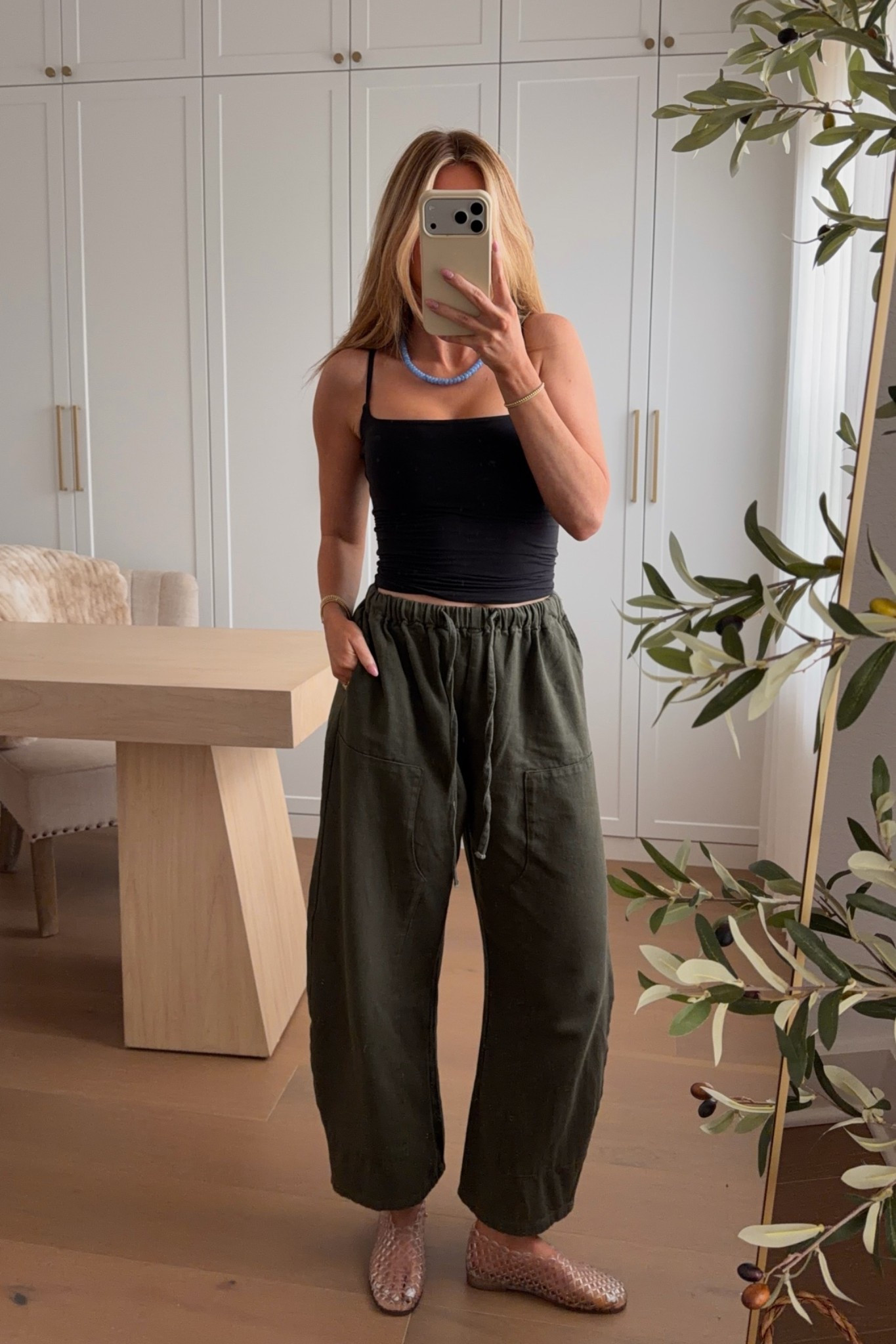 top: xs // pants: small 
realllly need more colors in these amazon barrel pants, they comfy & flattering