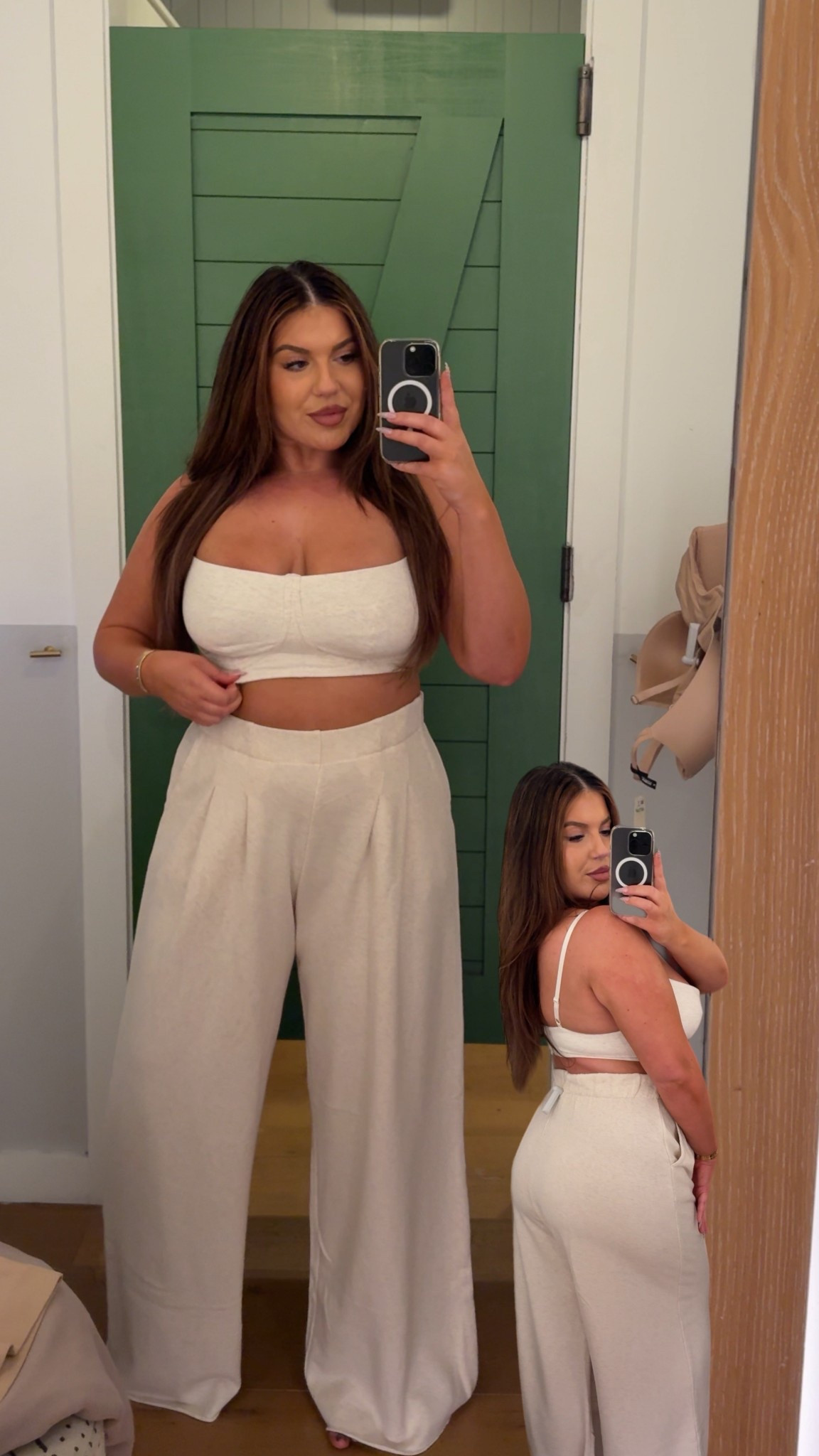 Okay Aerieeee😍🙌🏼 

M sweatpants (size down!)
XL bralette

I’m 5’5/ size L/US12 for reference!🫶🏼