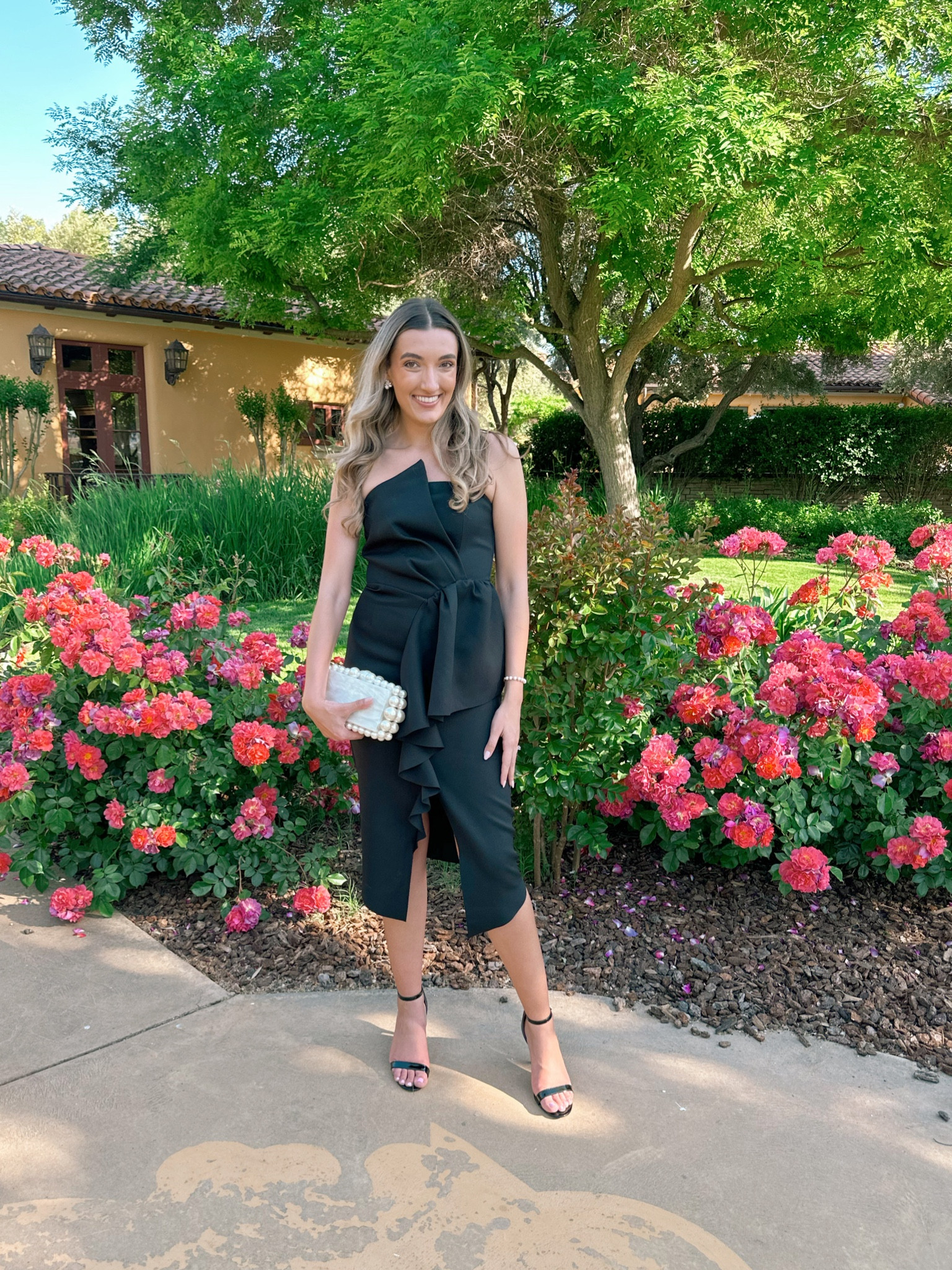 I saw this black bow midi dress and knew I needed to wear it to a wedding this season! ✨🥂

wedding guest dress, semi formal wedding guest dress, little black dress, lbd 

#LTKwedding