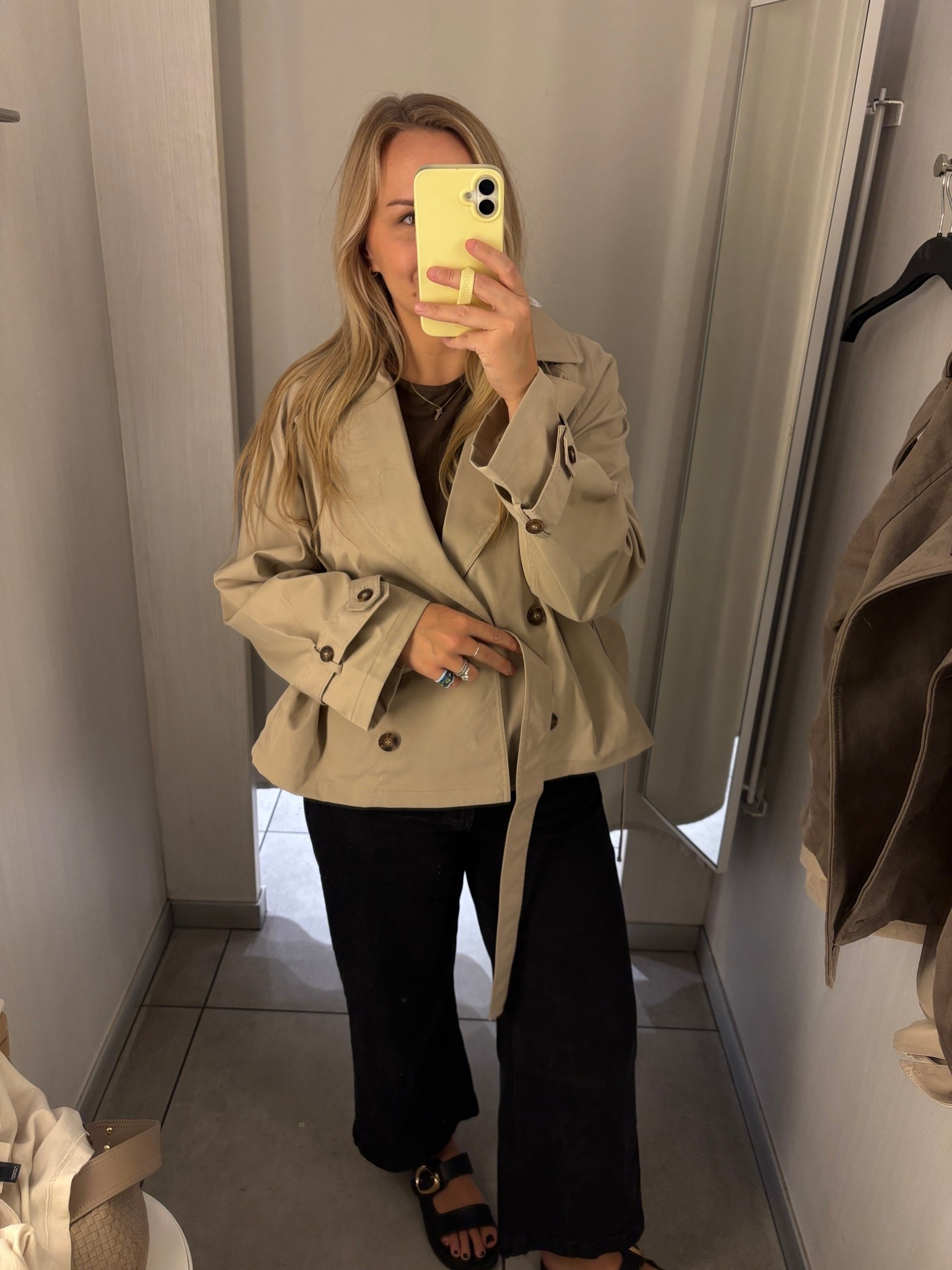 Fall arrivals H&M trench coat / crop trench / short trench

#LTKMidsize #LTKSeasonal