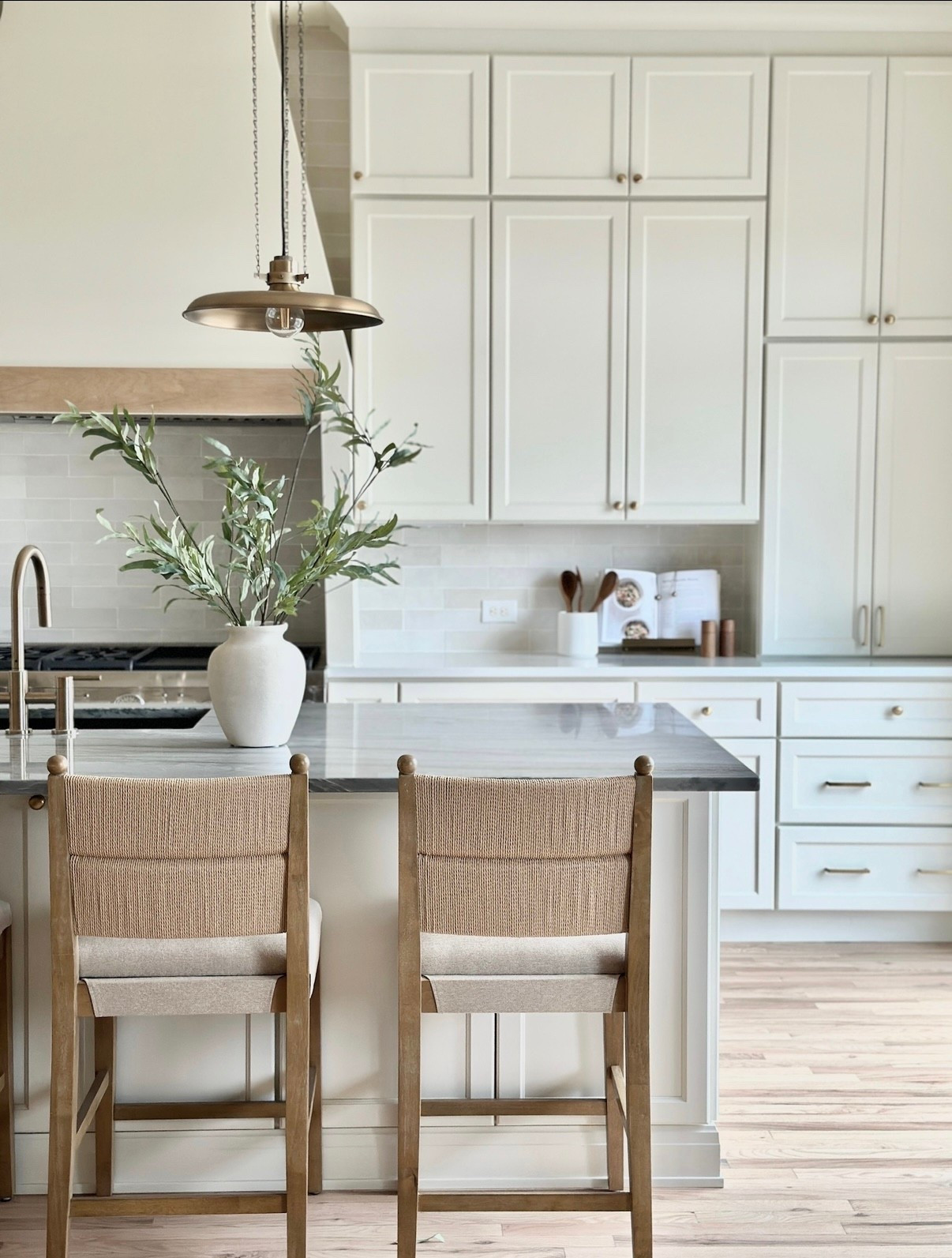Gorgeous pendant lighting with wrapped seagrass barstools. Love the Reno of this neutral kitchen

#LTKHome #LTKStyleTip