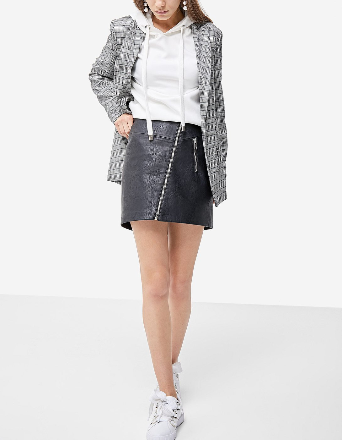 Jupe similicuir fermeture éclair diagonale | Stradivarius (FR)
