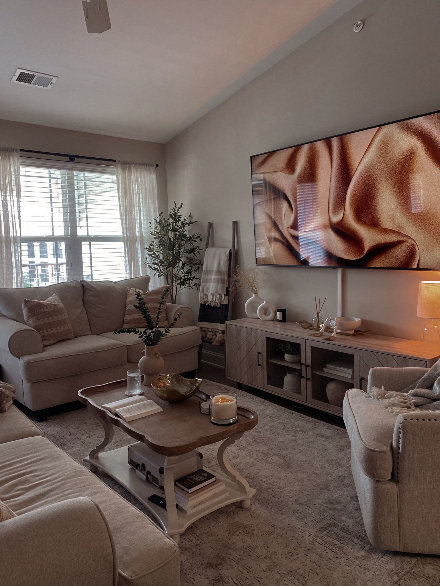 the coziest 🤎

#LTK #LTKHome #LTKstyle #livingroom #cozylivingroom #cozy #cozystyle #cozyplace #livingroomstyle #livingroominspo