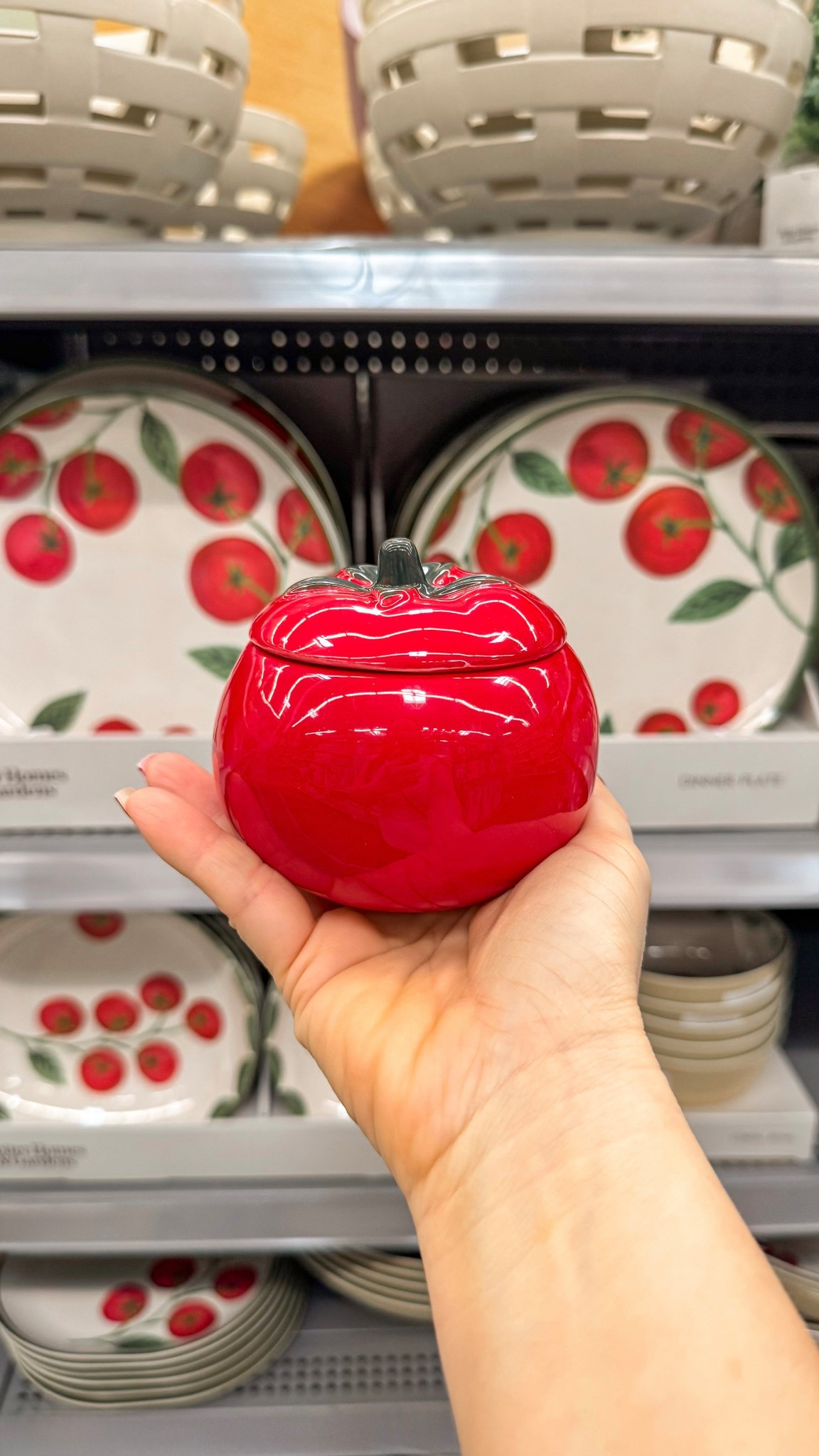 Cute kitchen decor 🍅 Ceramic fruit candle by Better Homes & Gardens. Perfect for kitchen styling and a cozy aesthetic touch.

#LTKHome #LTKSeasonal