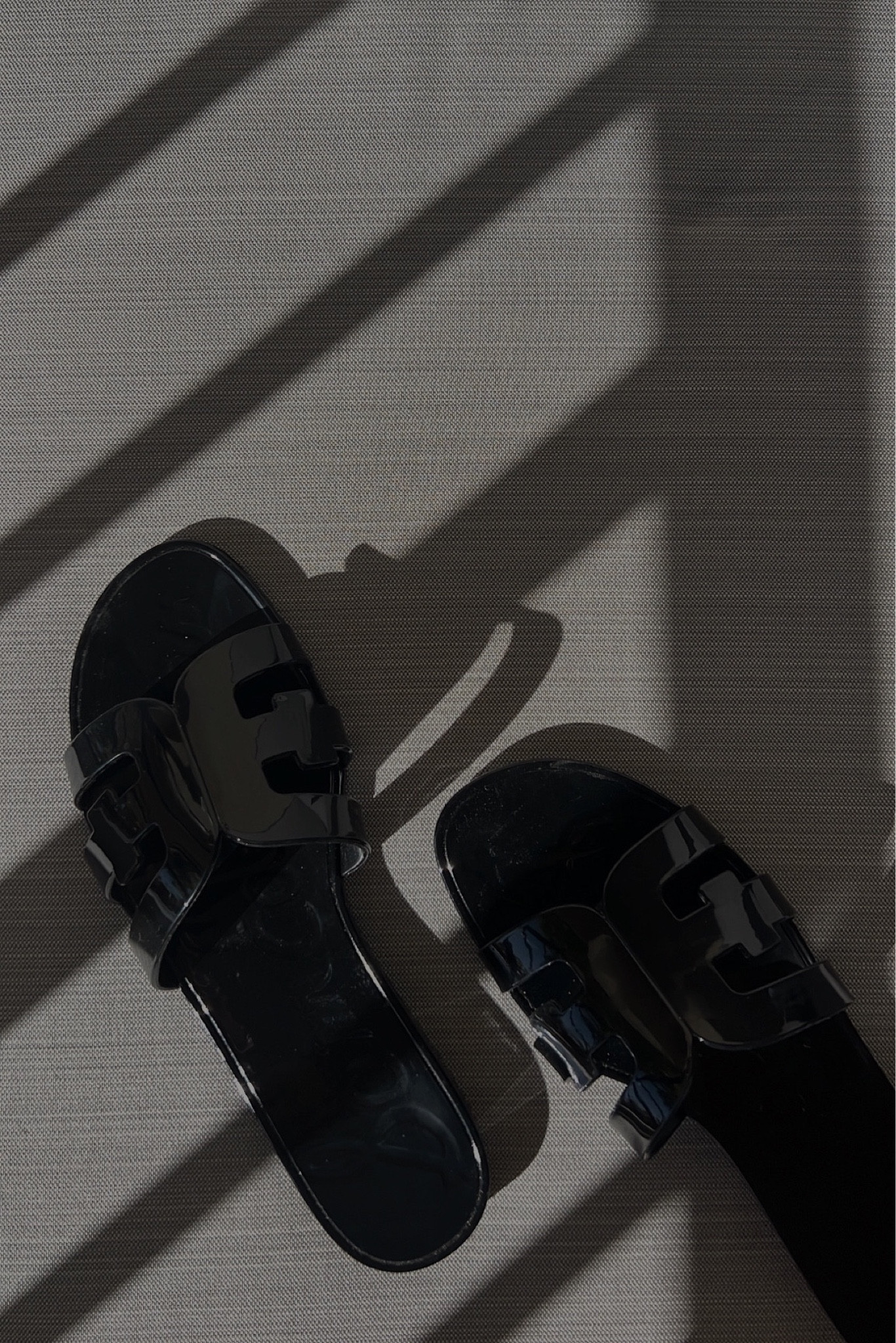 The best beach/pool sandals! They’re jelly sandals and super comfy! Come in so many colors too!

#LTKSeasonal #LTKshoecrush #LTKFind