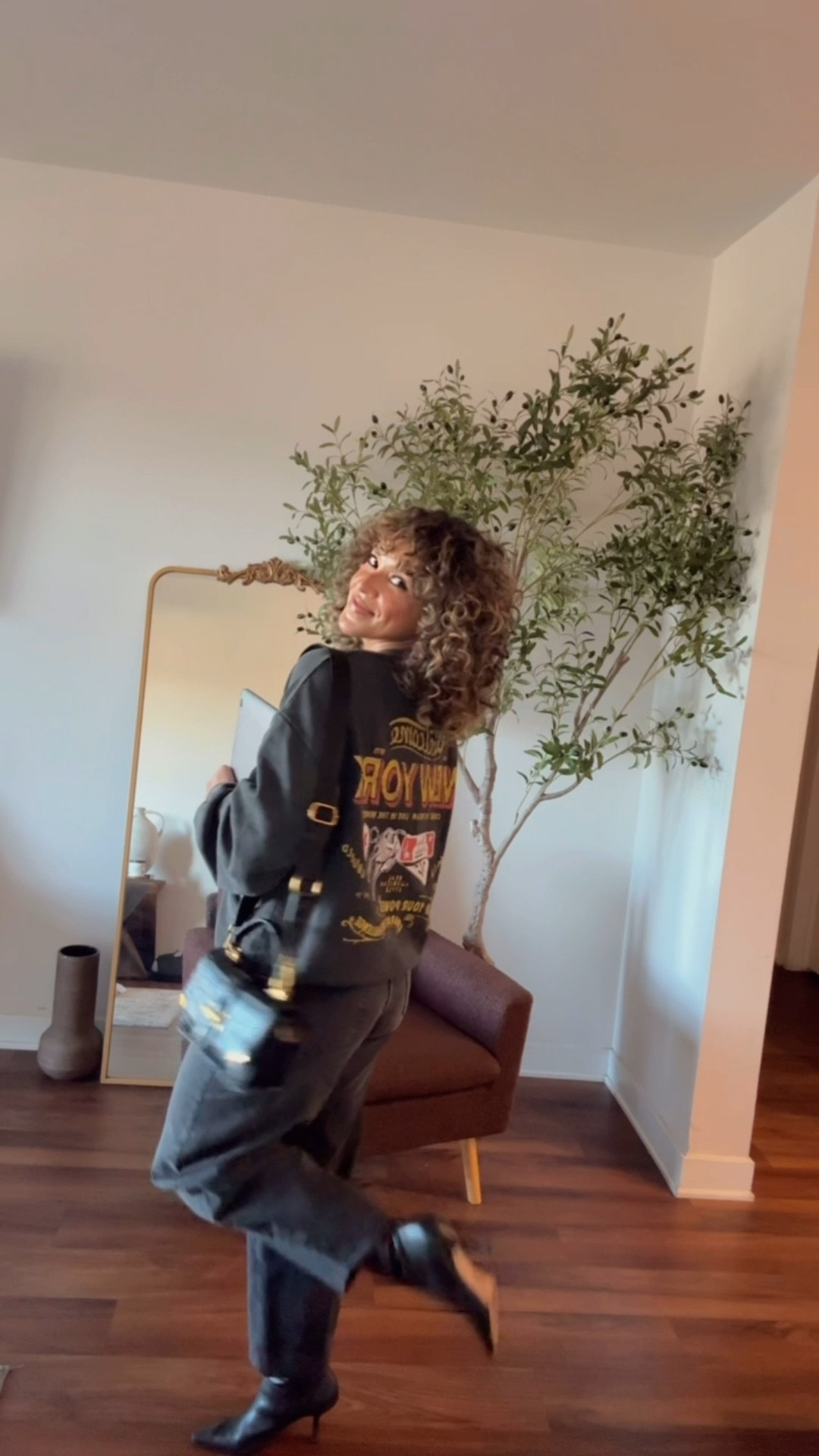 Quick outfit check before I head out.
Keeping it simple today with a sweatshirt, jeans, and boots.

Coffee shop meeting, a few errands… ready for the day. Happy Tuesday friends! 