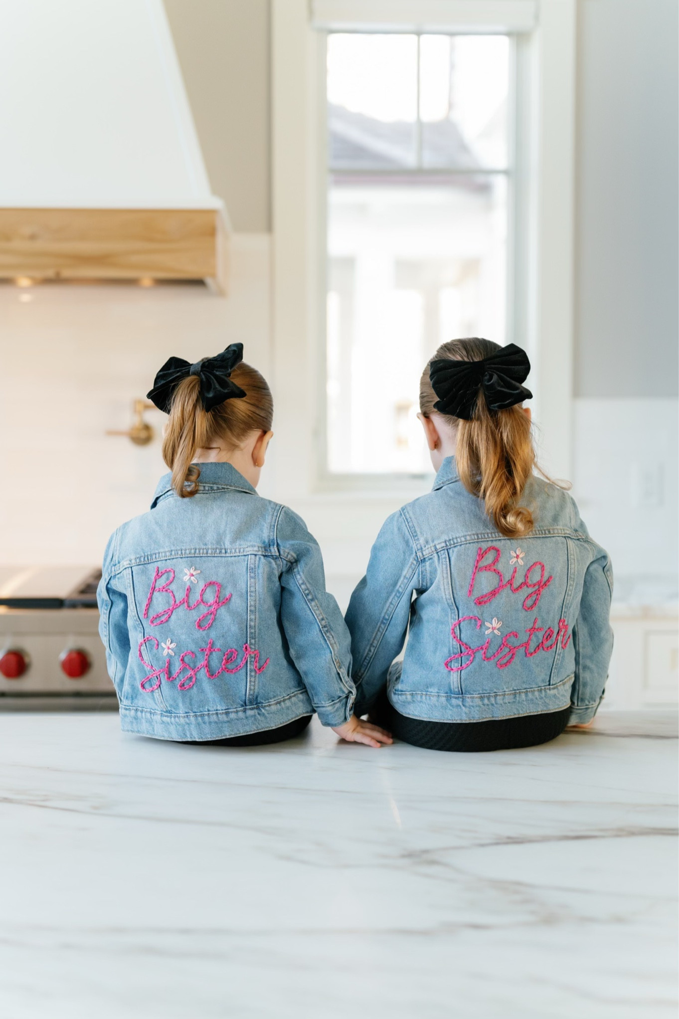Big sister denim jacket 🎀🌸
.
.
#denim #toddler #kids #jacket #bow #girls #fashion #pregnant #bigsister #announcement 

#LTKbump #LTKfamily #LTKkids