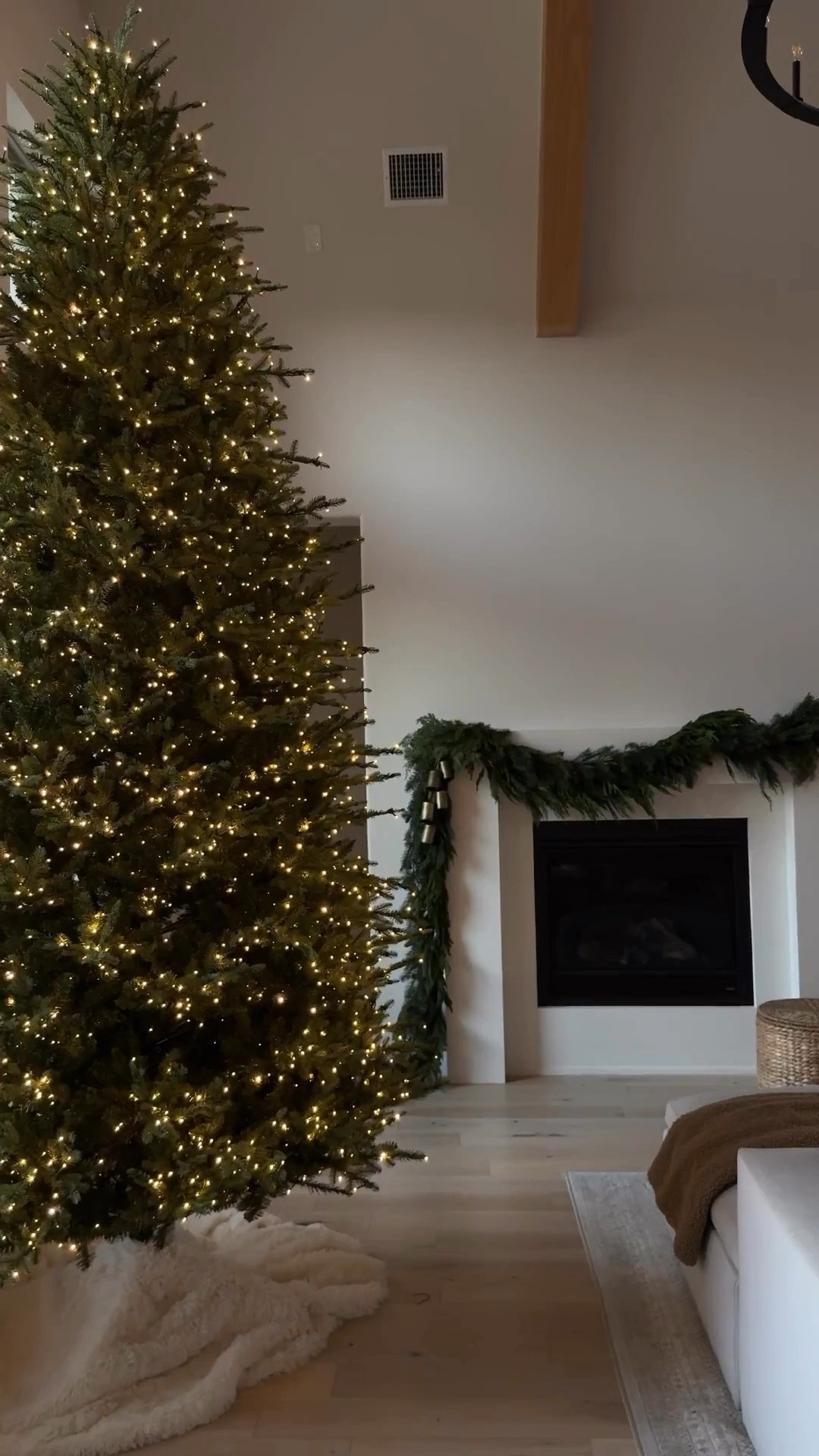 VIRAL HOME DEPOT CHRISTMAS TREE RESTOCKED!! Twinkle light Christmas tree 


#LTKHome #LTKStyleTip #LTKSeasonal