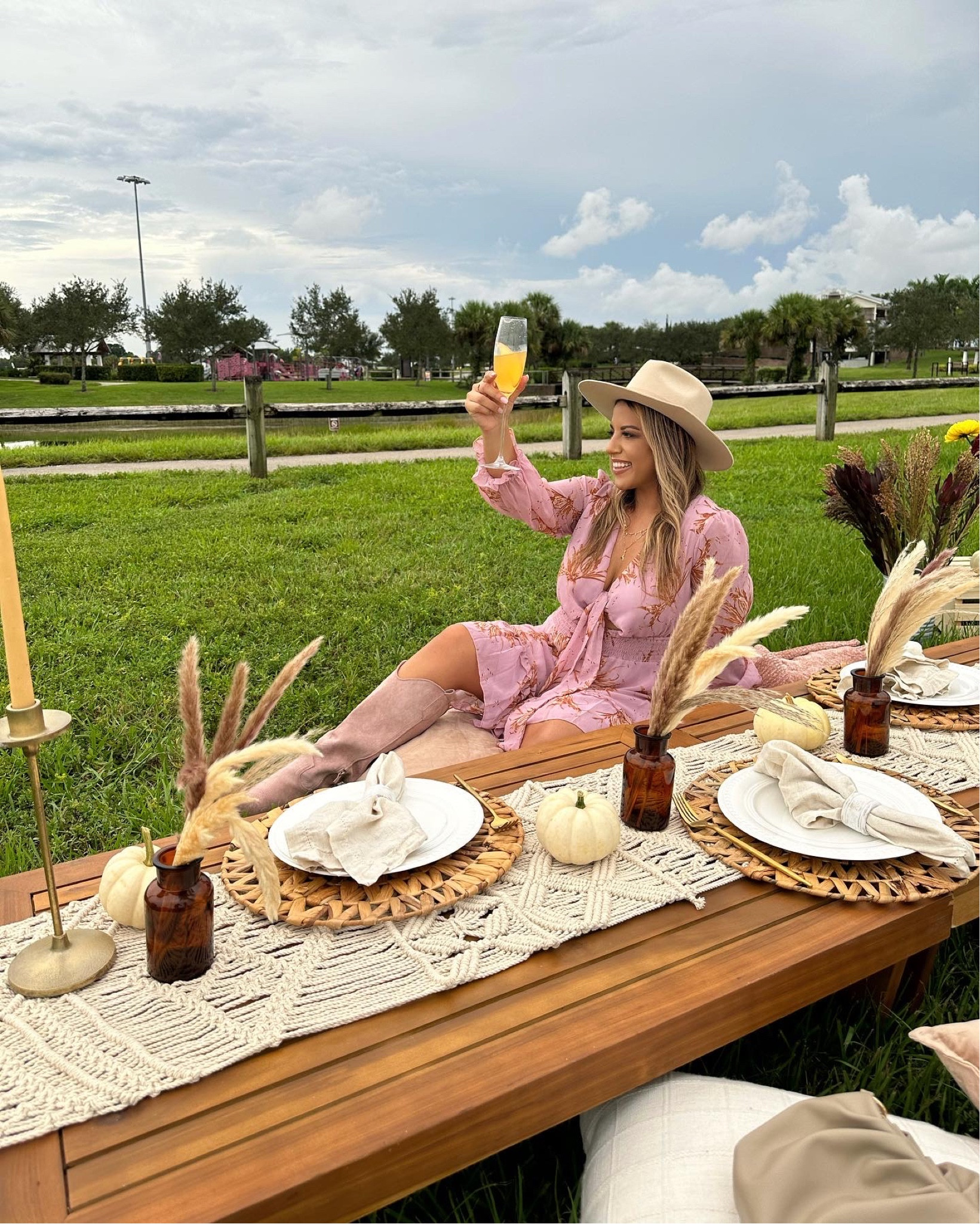 Amazon fall fashion 🍂 long sleeve dress is currently on sale $35 and comes in several colors. 

Dress runs a bit big, I sized down. 



#LTKsalealert #LTKSeasonal #LTKFind