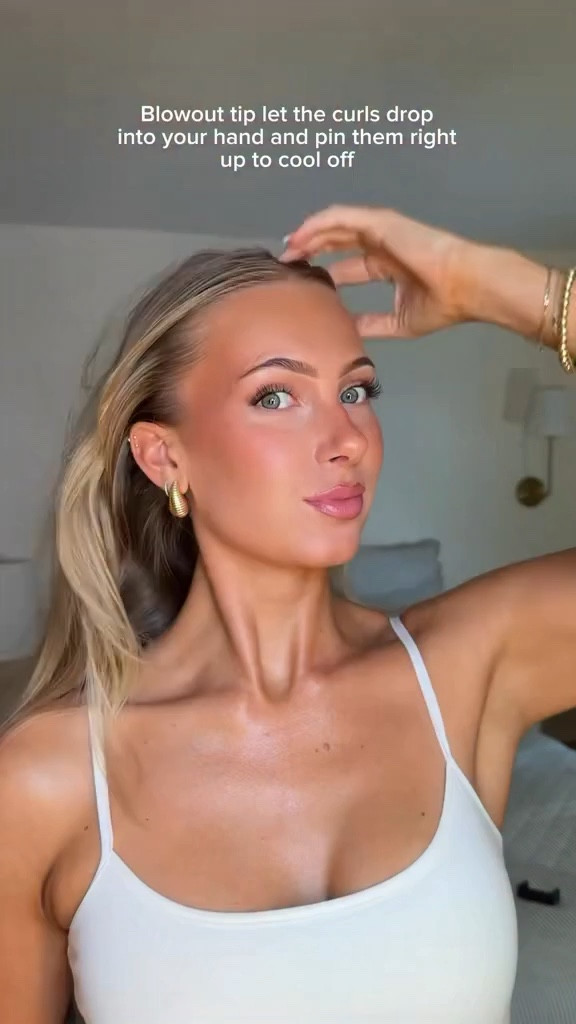 Sometimes you don’t need to spend 100s of dollars you just need a few pin clips and a curling iron #hair #hairtutorial #hairtok #blowoutturorial #hairhacksandtips