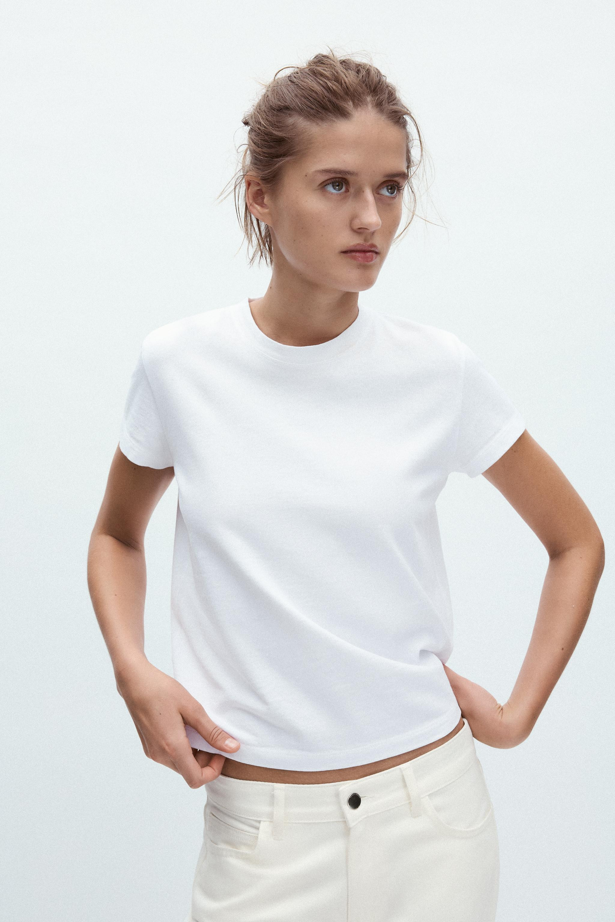 REGULAR FIT - ROUND NECK - NORMAL LENGTH - SHORT SLEEVET-shirt made of 100% cotton. Round neck an... | Zara UK