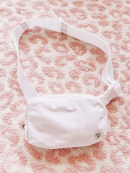 Lululemon belt bag


#LTKFind #LTKSeasonal #LTKunder50