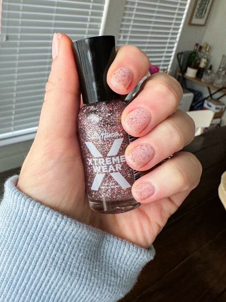 Light pink nails with a hint of sparkle 🎀 Perfext Valentine’s Day mani 