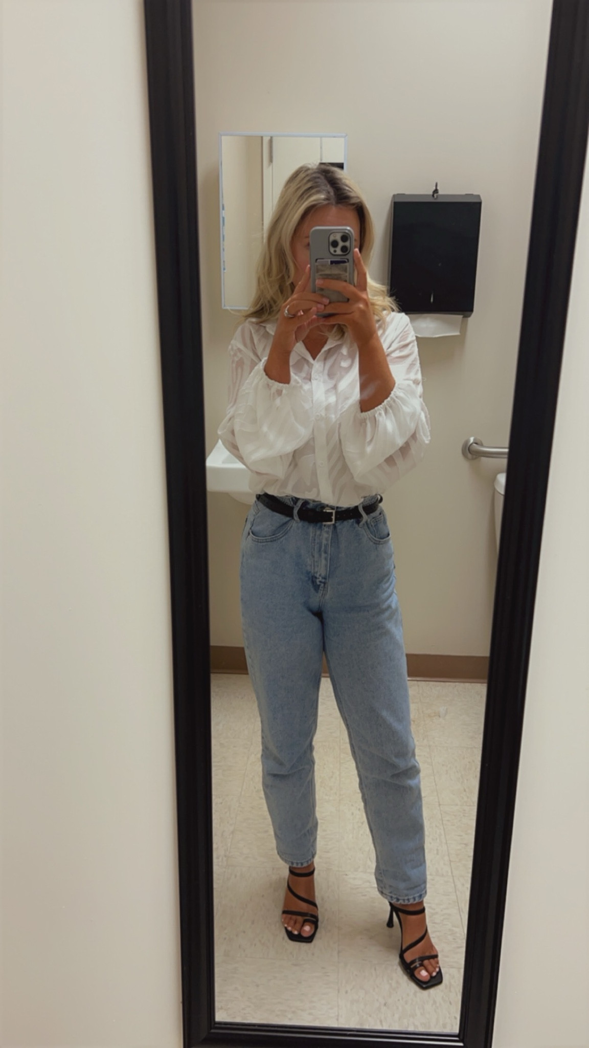 Business casual, but make it cute 🖤

#LTKWorkwear #LTKShoeCrush #LTKFindsUnder50