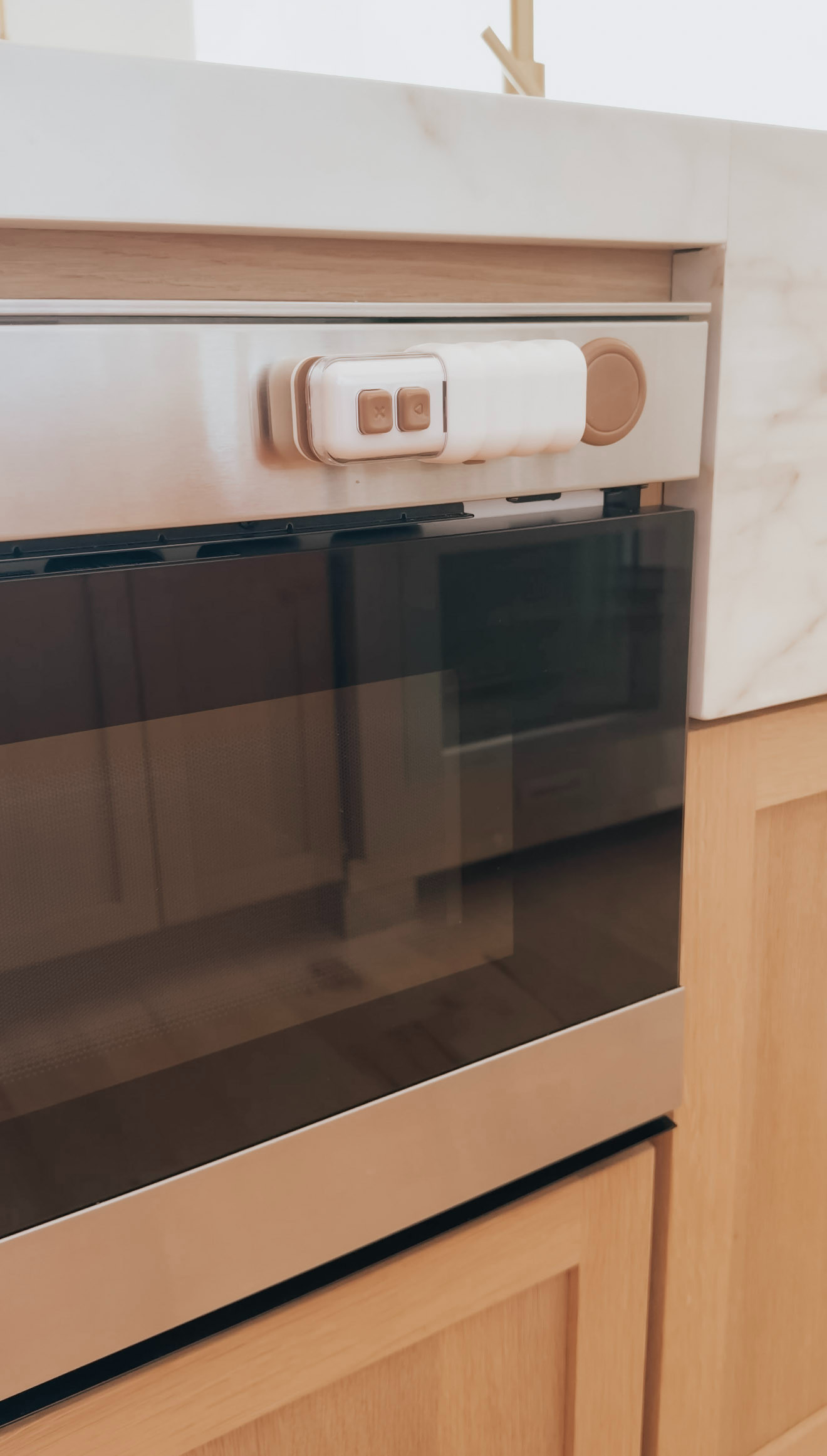 Mini kitchen gadget that seals snack bags with the press of a button, opens packages without reaching for scissors, and even has a built in bottle opener. It’s one of those little tools that ends up getting used way more than you’d expect 

 #LTKHome