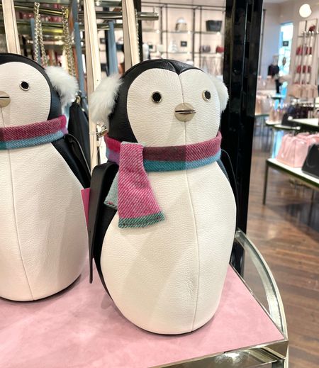 #penguin #penguinpurse #penguinshapedpurse #katespadebags #mortypenguinbag #mortypenguinhandbag #gift #holidaybag #winterpurse #penguins #katespadepenguin 

#LTKSeasonal #LTKHoliday #LTKGiftGuide