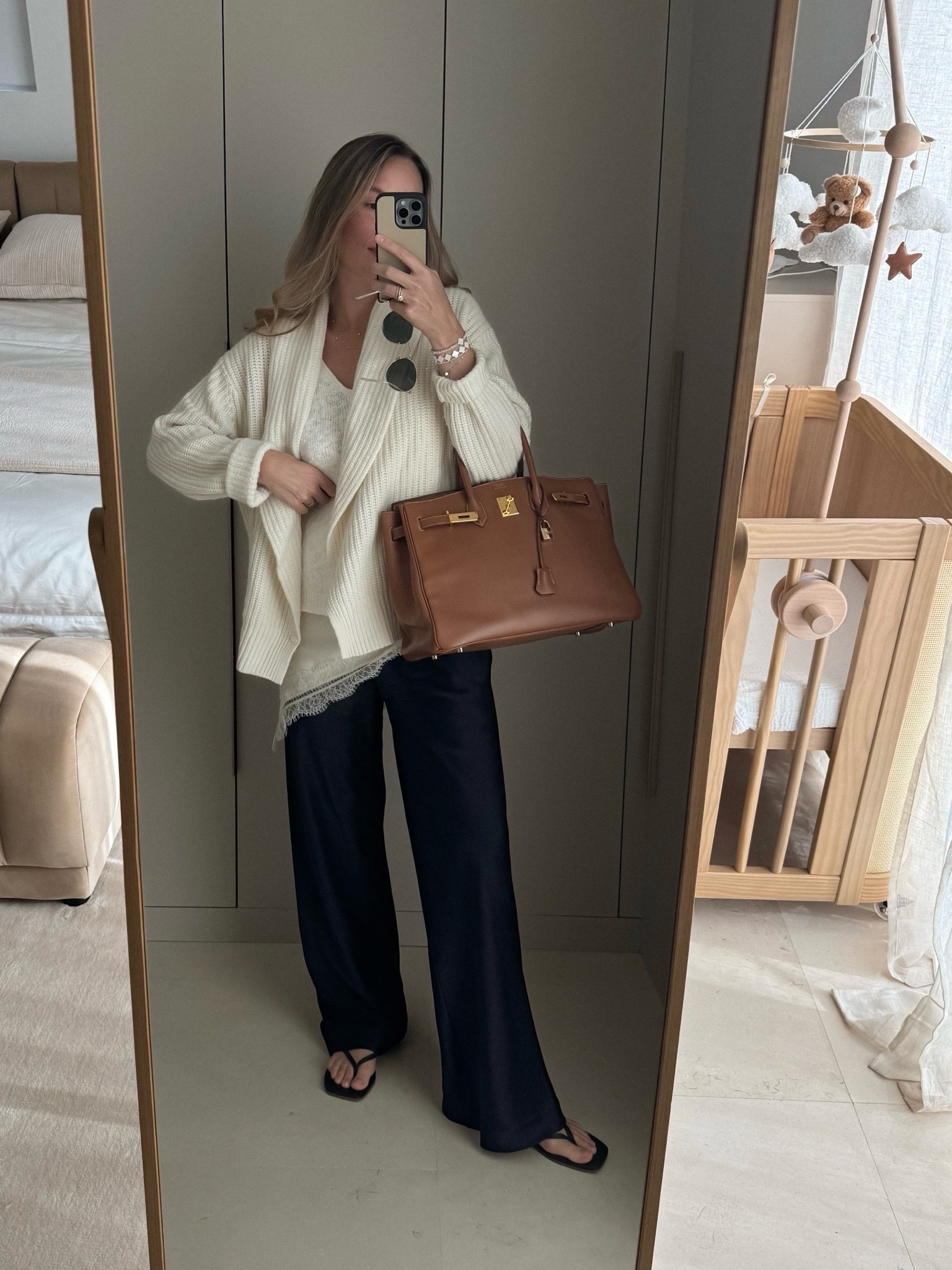 one of my favorite looks lately, easygoing but still chic and comfortable 🧸🤍 comment “SHOP” for links! 🔗 

#simpleoutfit #casualchicstyle #effortlesslychic